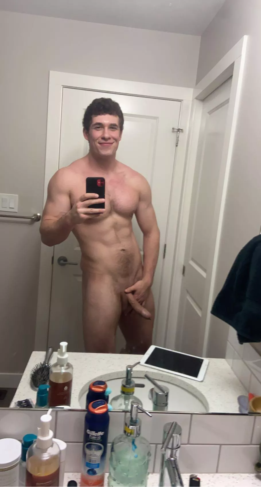 Would you let this 6â€™4â€ 220lb Canadian guy fuck you?