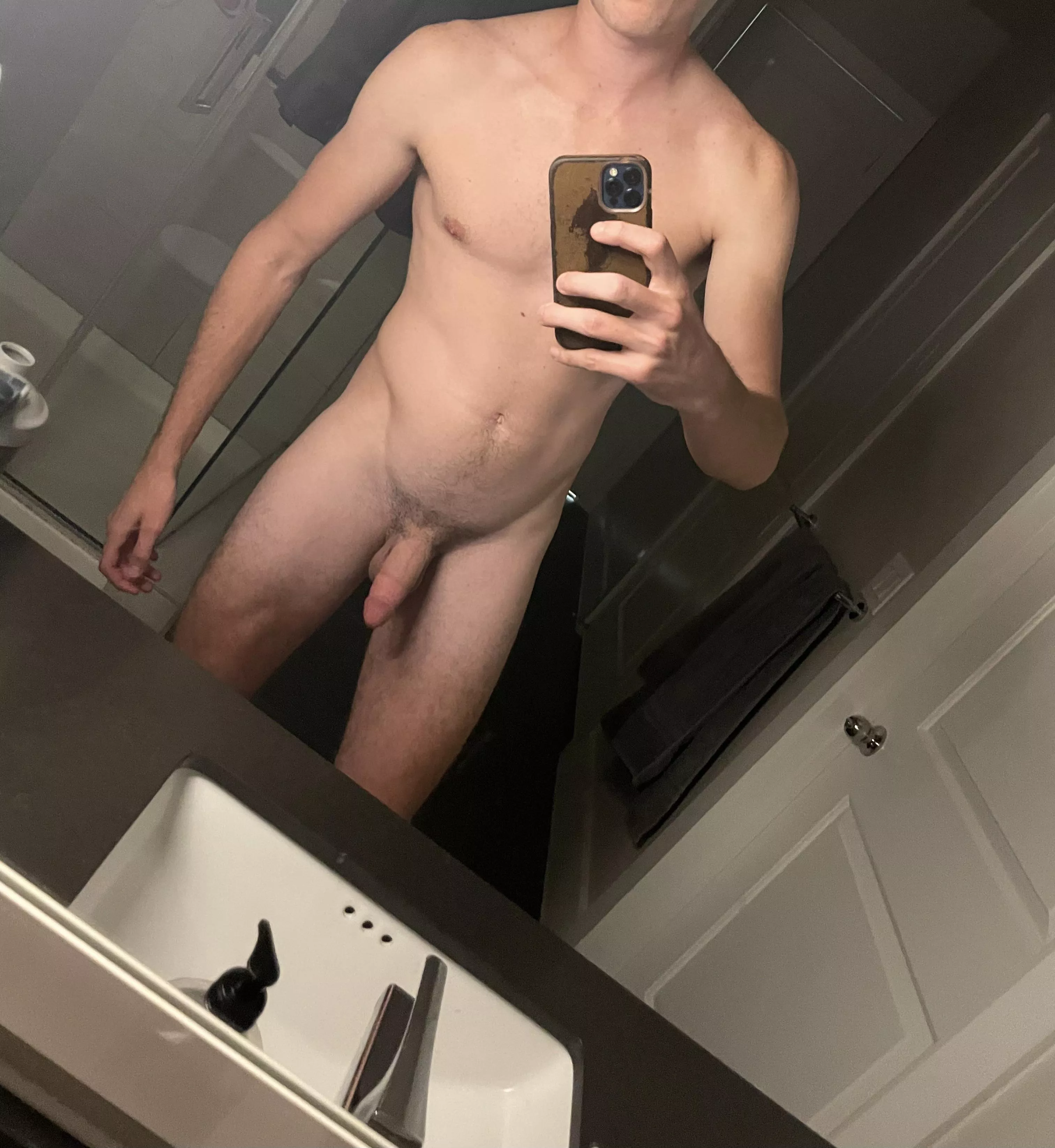 Would you mind getting pics like this? Sending each other nudes always leads to hot morning sex