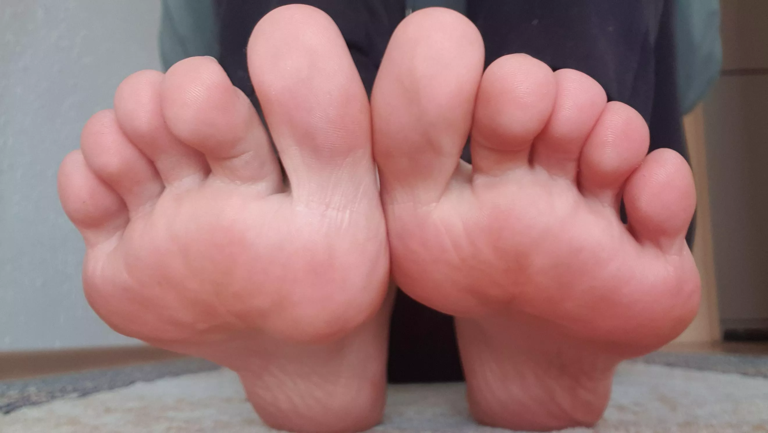 Would you suck my pink toesies?