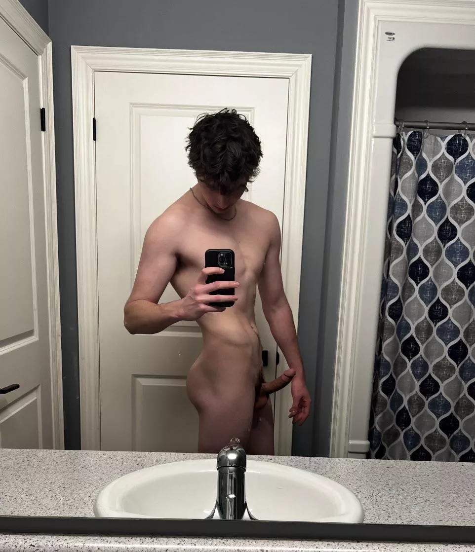 Would you want to fuck a tall virgin gaymer?