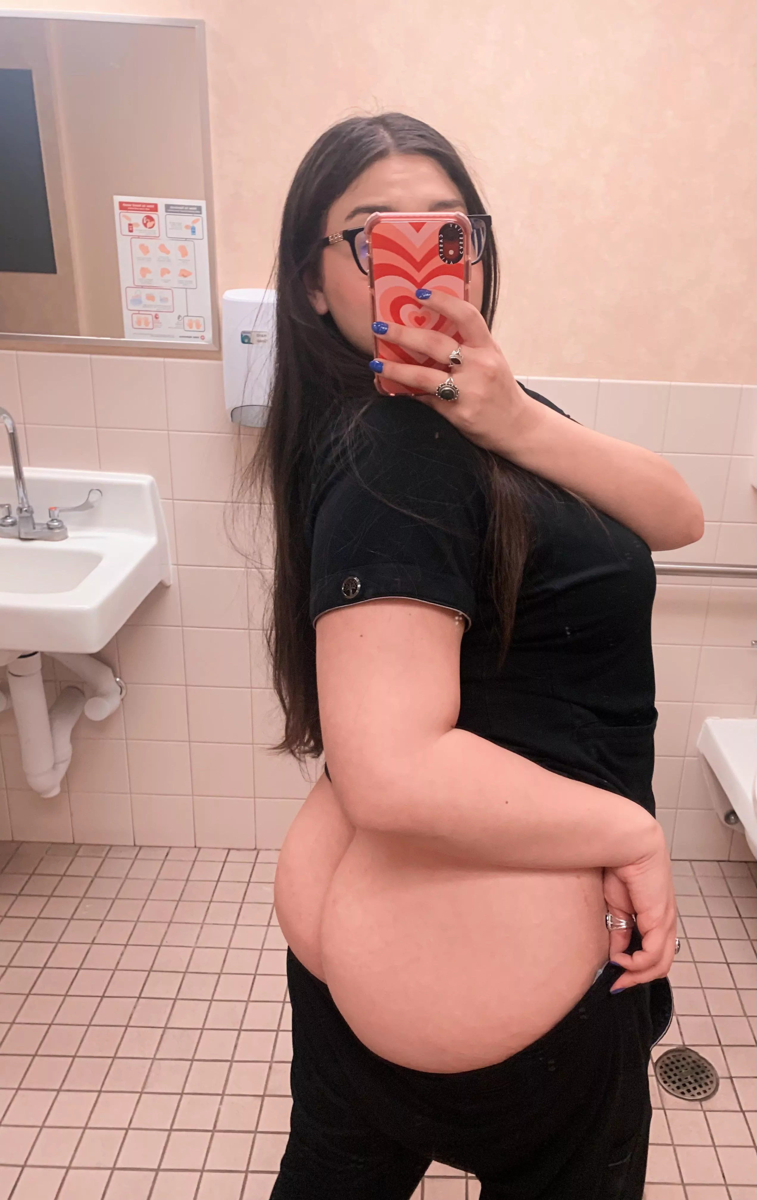 wouldn’t it be fun if you fucked me against this mirror at work?😘