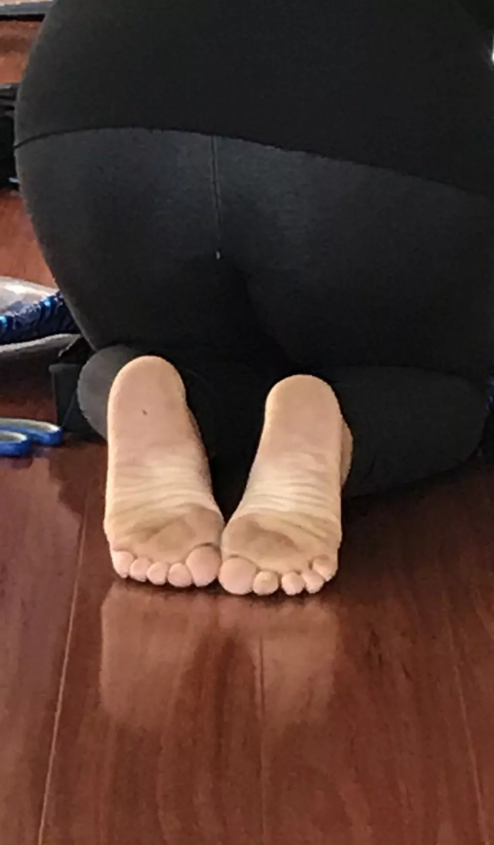 Wouldnâ€™t you love my sister in-laws soles around you cock while your heads inside her pussy?