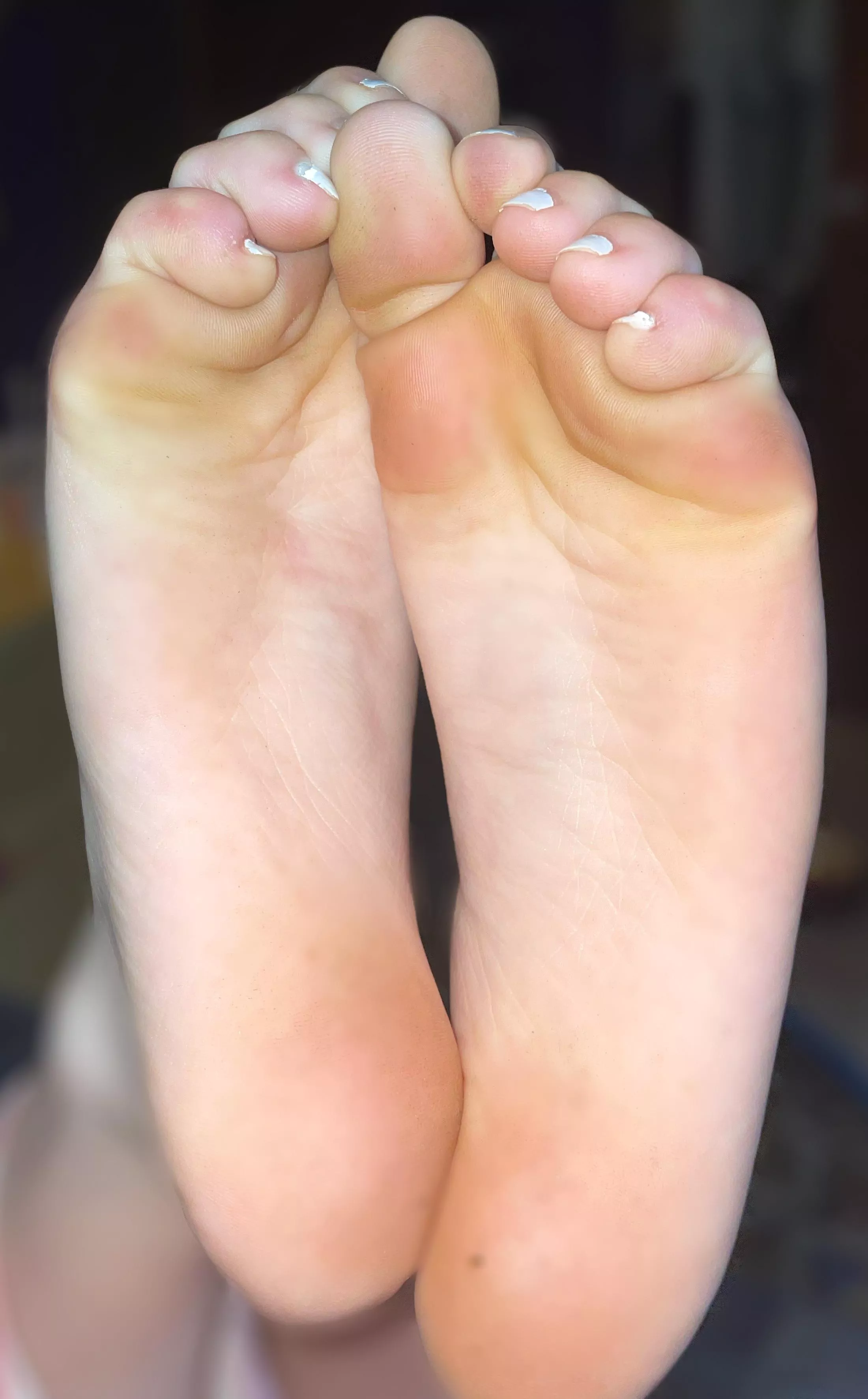 wrinkled soles and white toes🤍