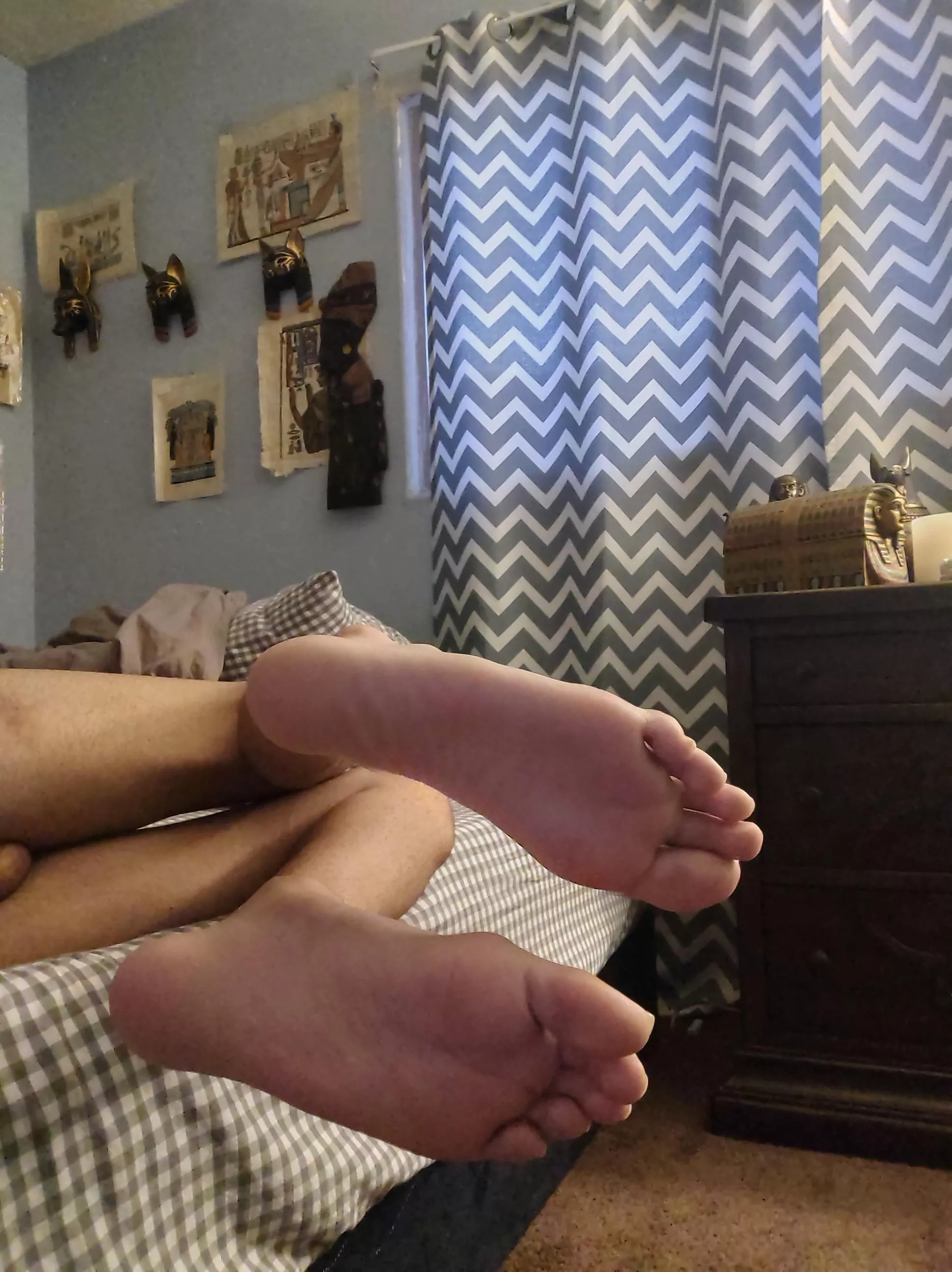 you can see my ball sack just a bit 🥱😜 lick these soles!