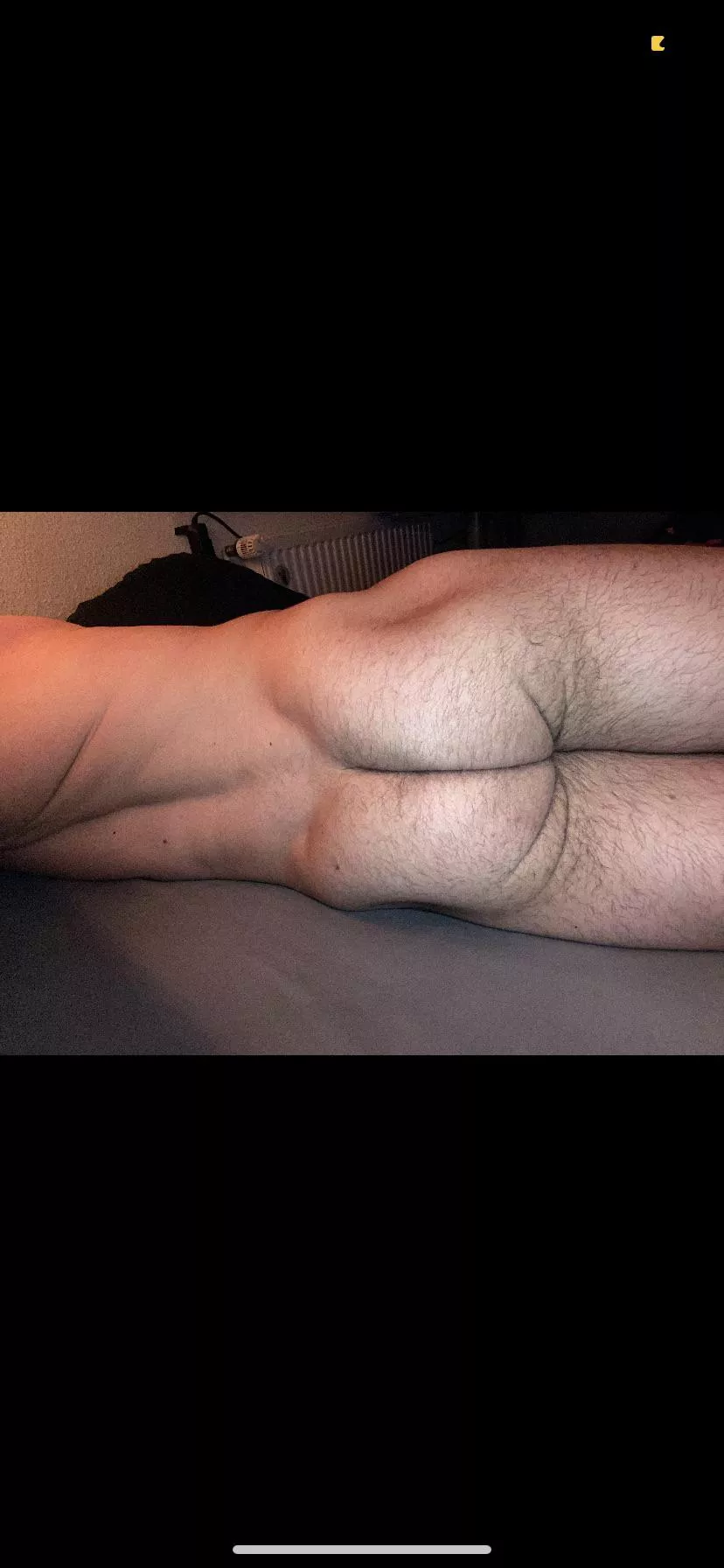 You like my muscular ass? (M18)