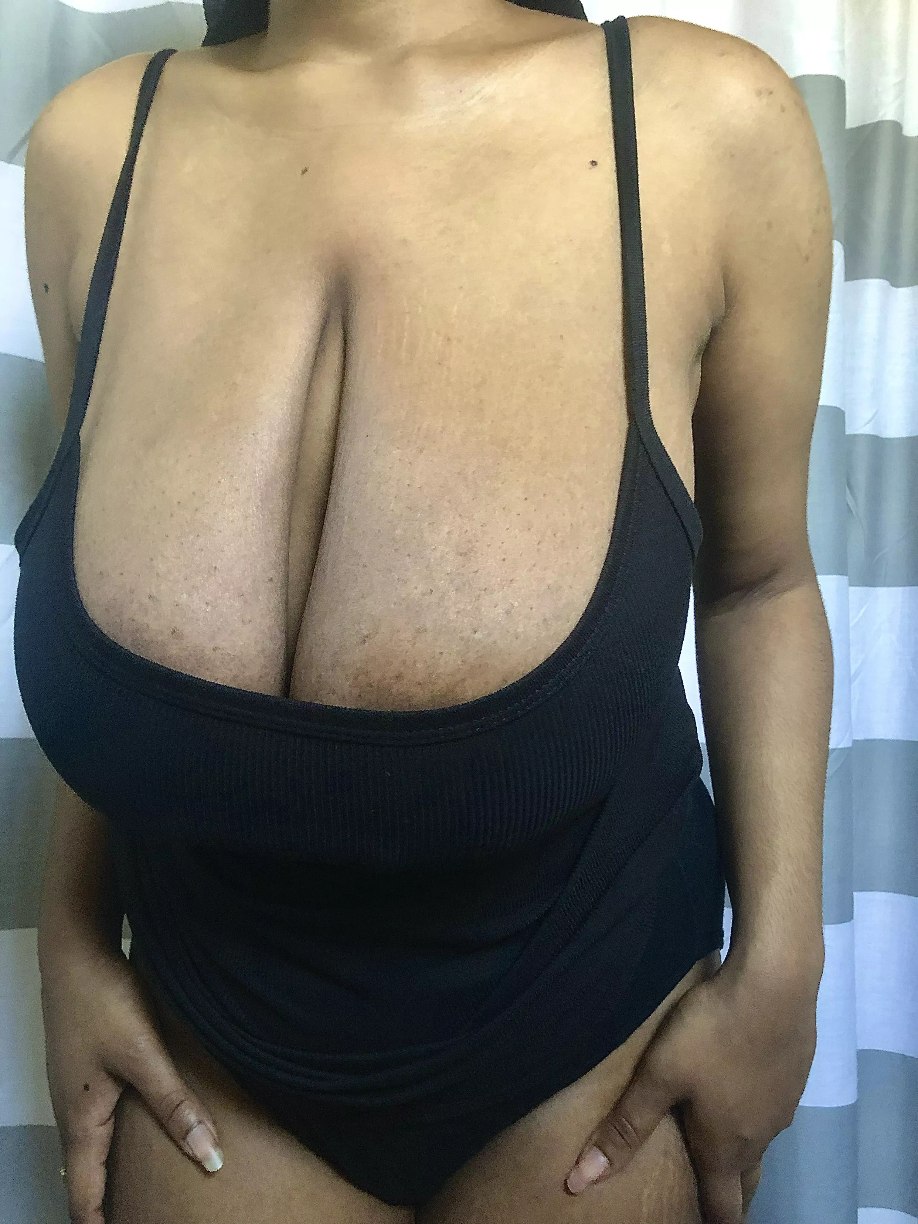 You love my long hanging natural breasts ðŸ–¤