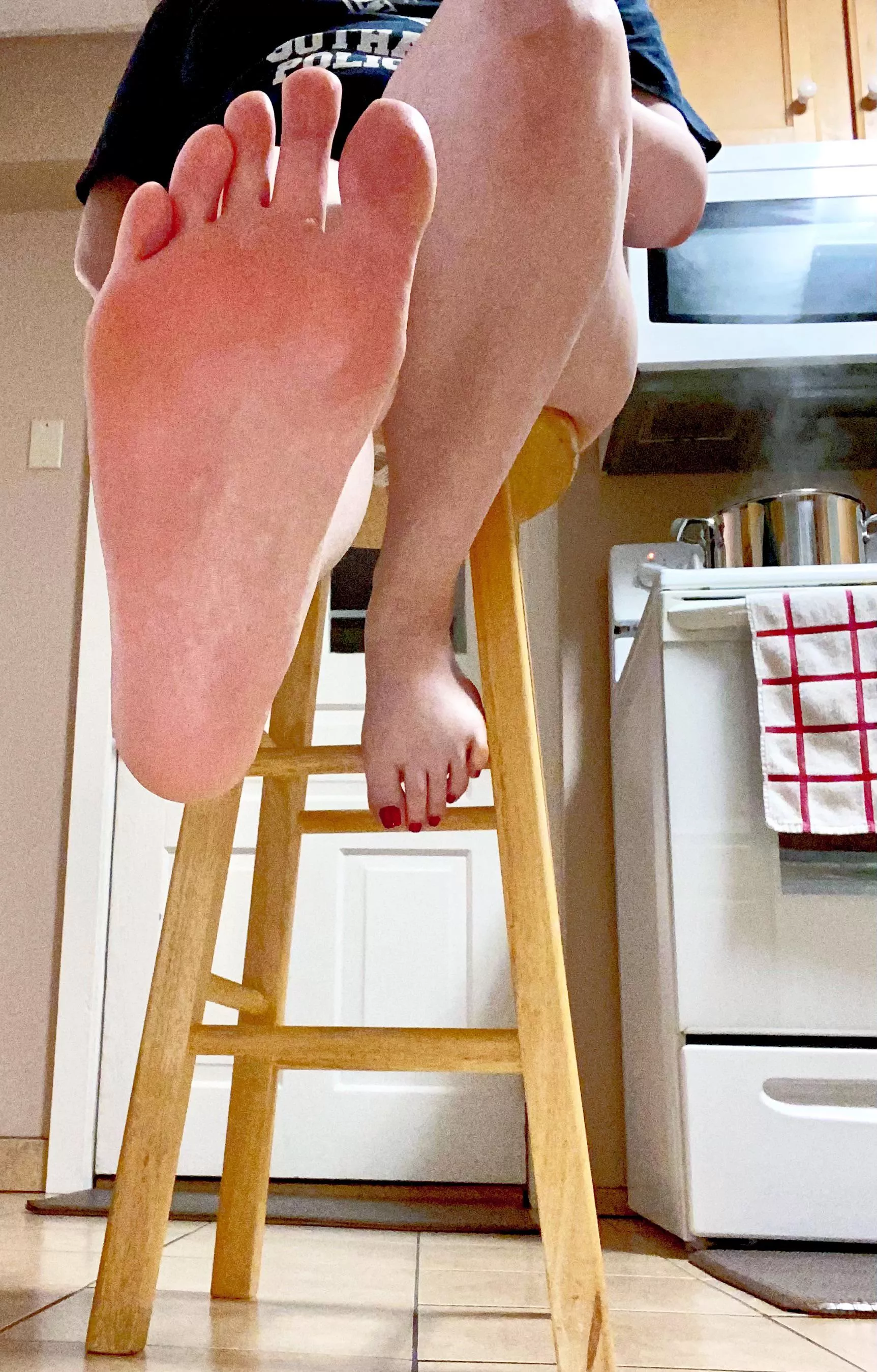 You see me on a bar stool, where would you go first? Soles or toes?