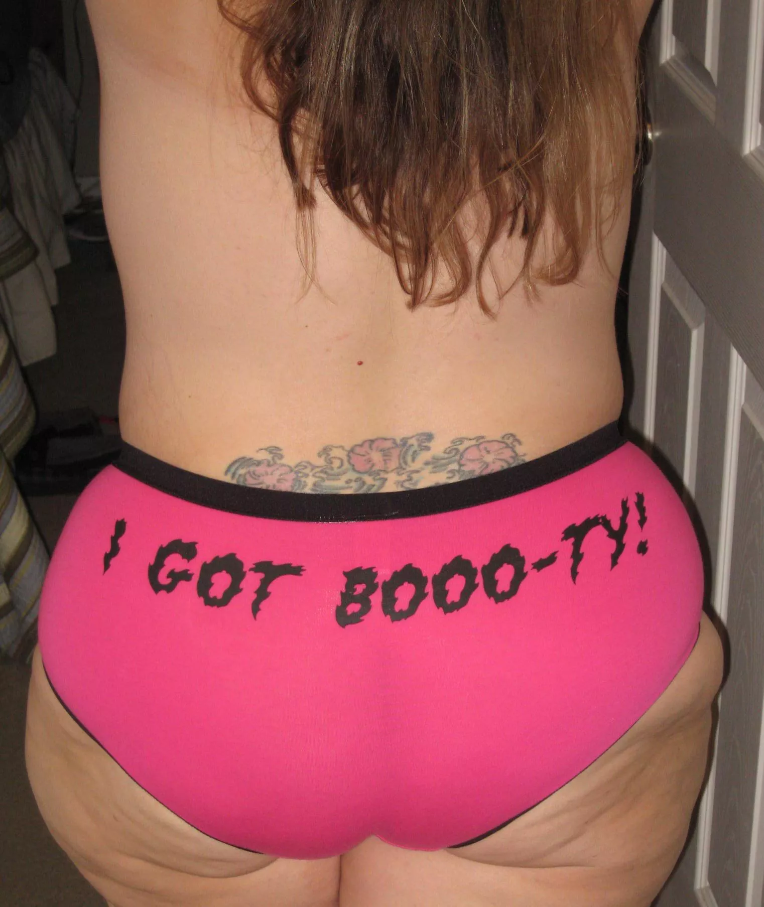 You want booty? I got booo-ty! Cum get a piece.