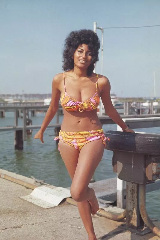 Young Pam Grier 😍