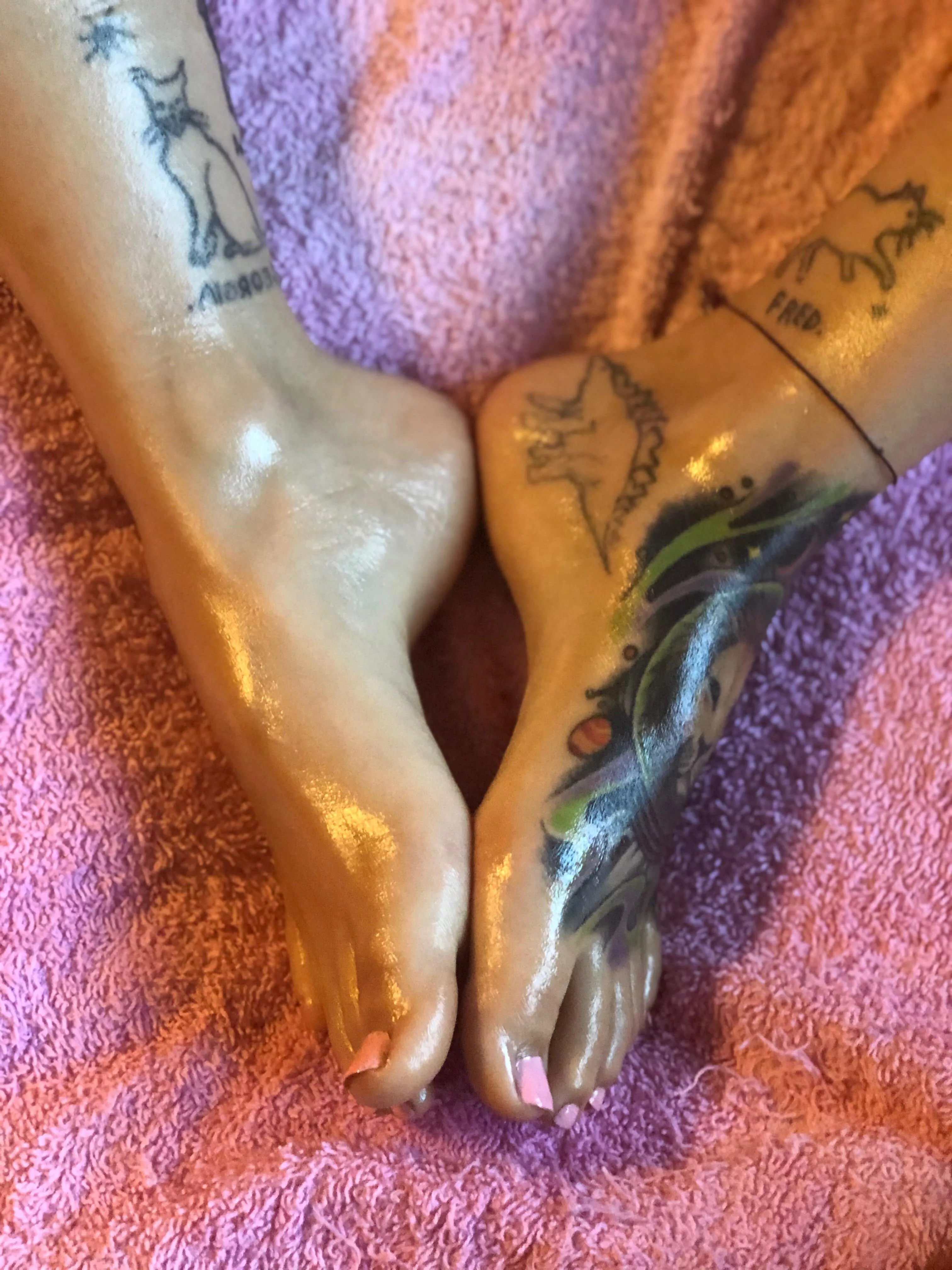 Your cock would look perfect between my feet ! ðŸ¥°