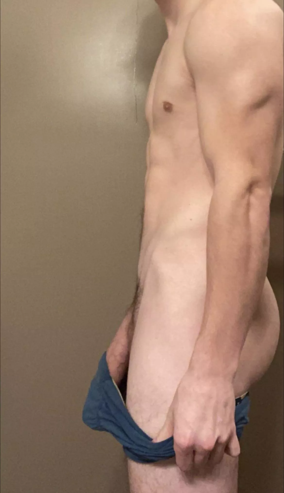 Your favorite big dick teen 💦💦