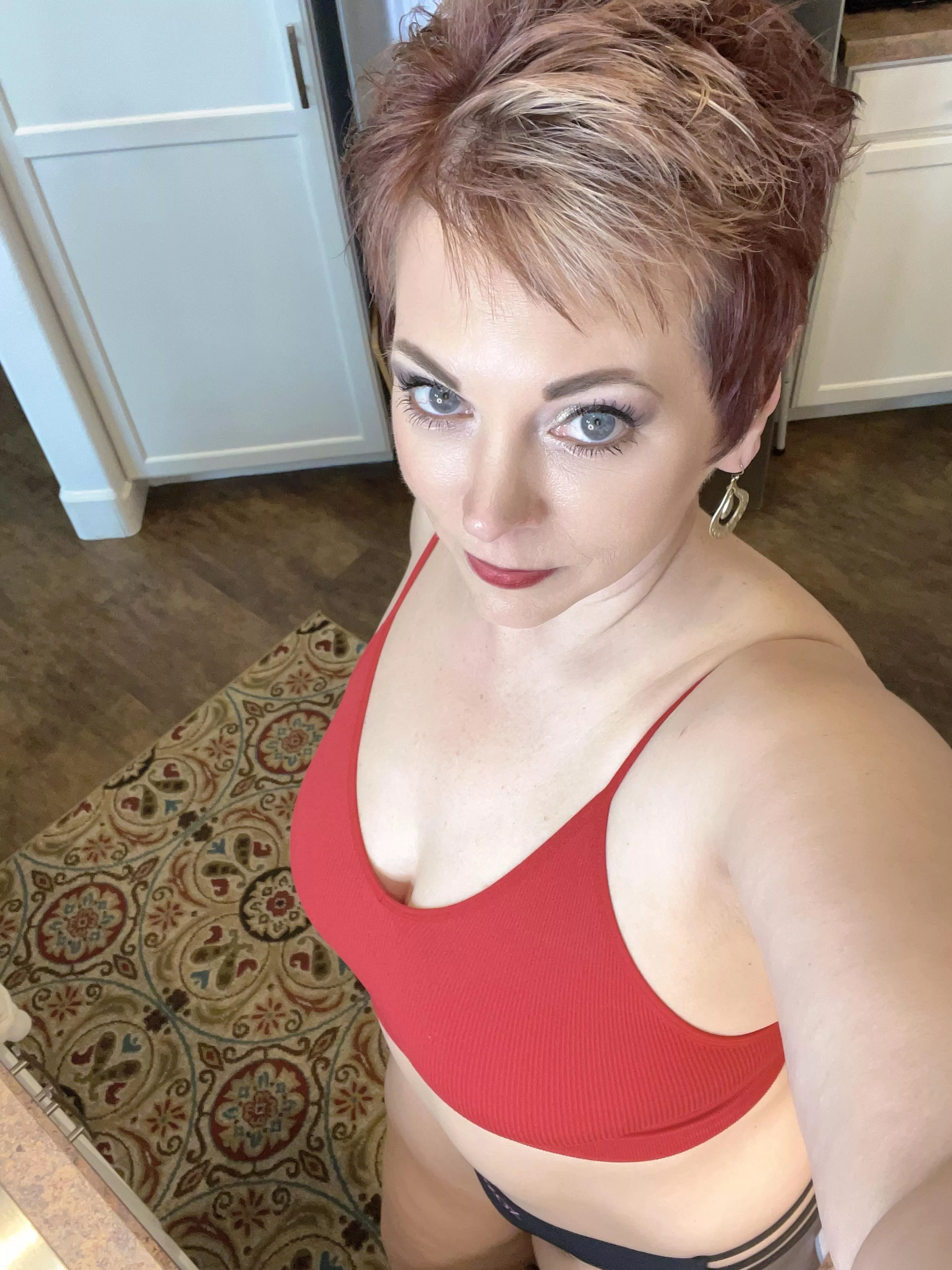 Your naught 55 year old MILF wants to playâ€¦DMs open babe