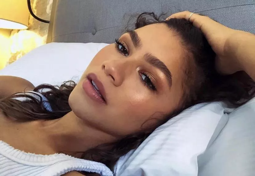 Zendaya is making me so horny right now! Can any buds please milk me to her?