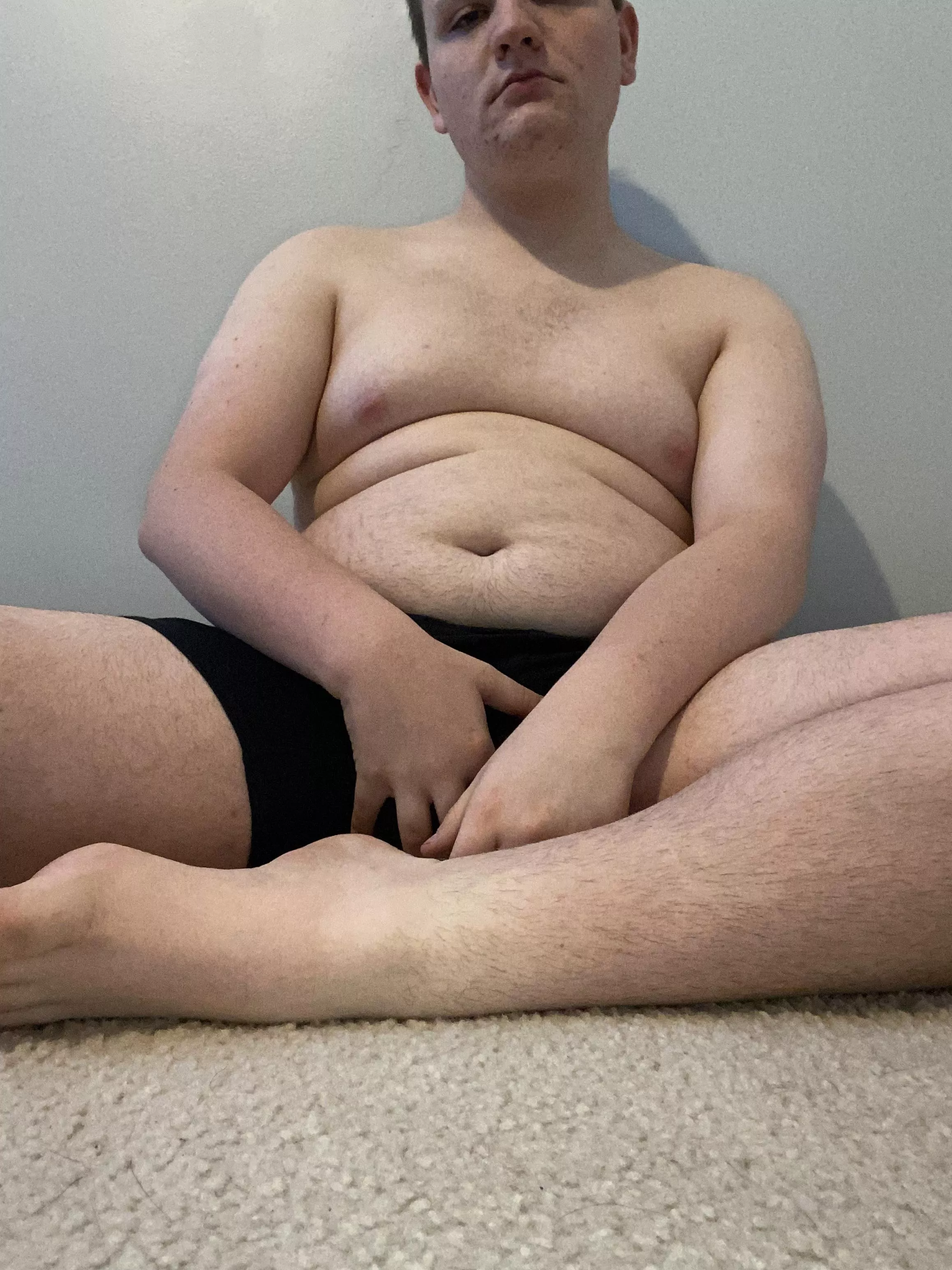 18 chub college freshman, just moved in to my dorm. FIT/MUSCULAR CHASERS hmu for some fun. hairy+ verbal+ add me emanlooking