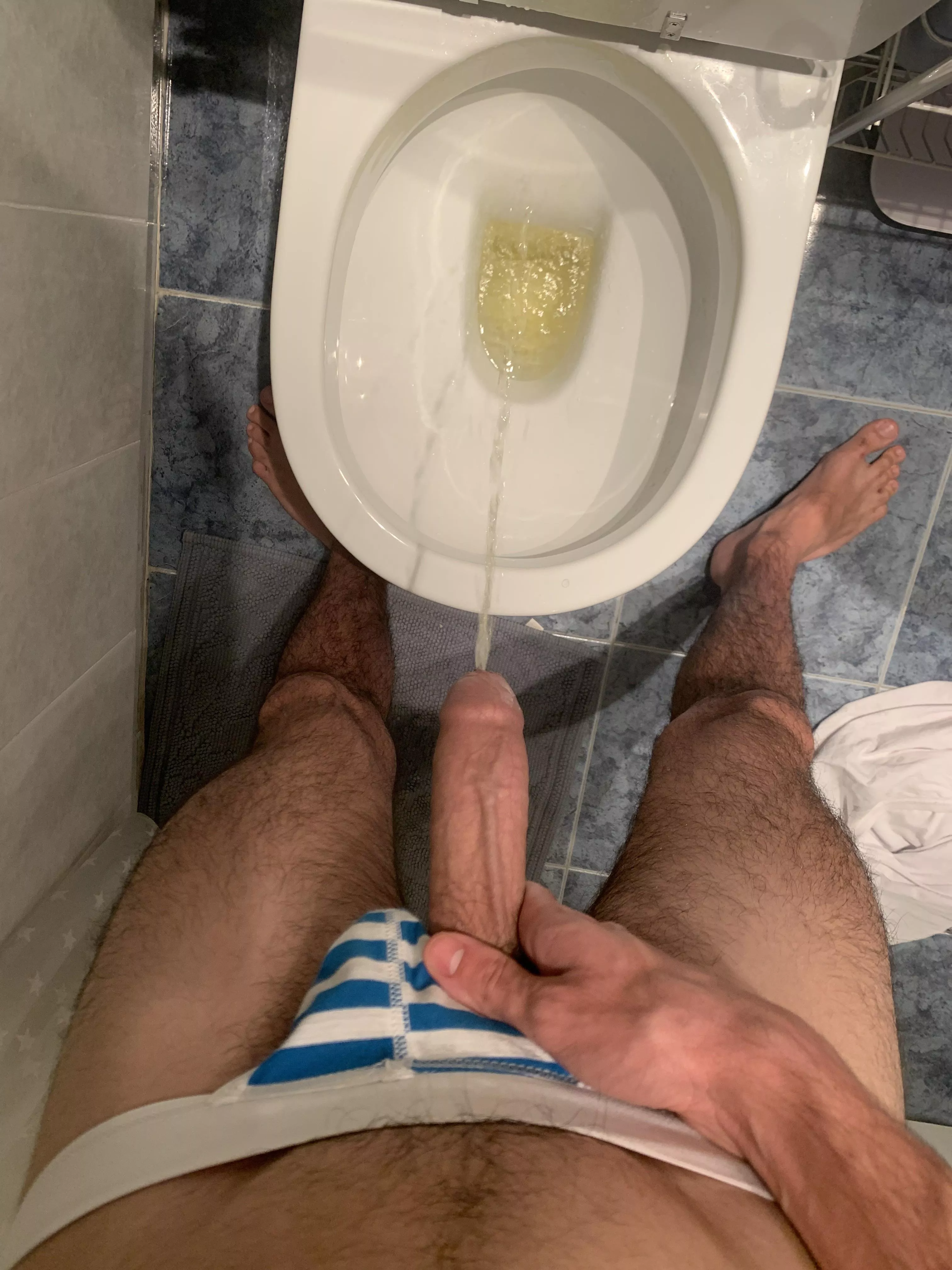 18 m a warm morning piss 🤤