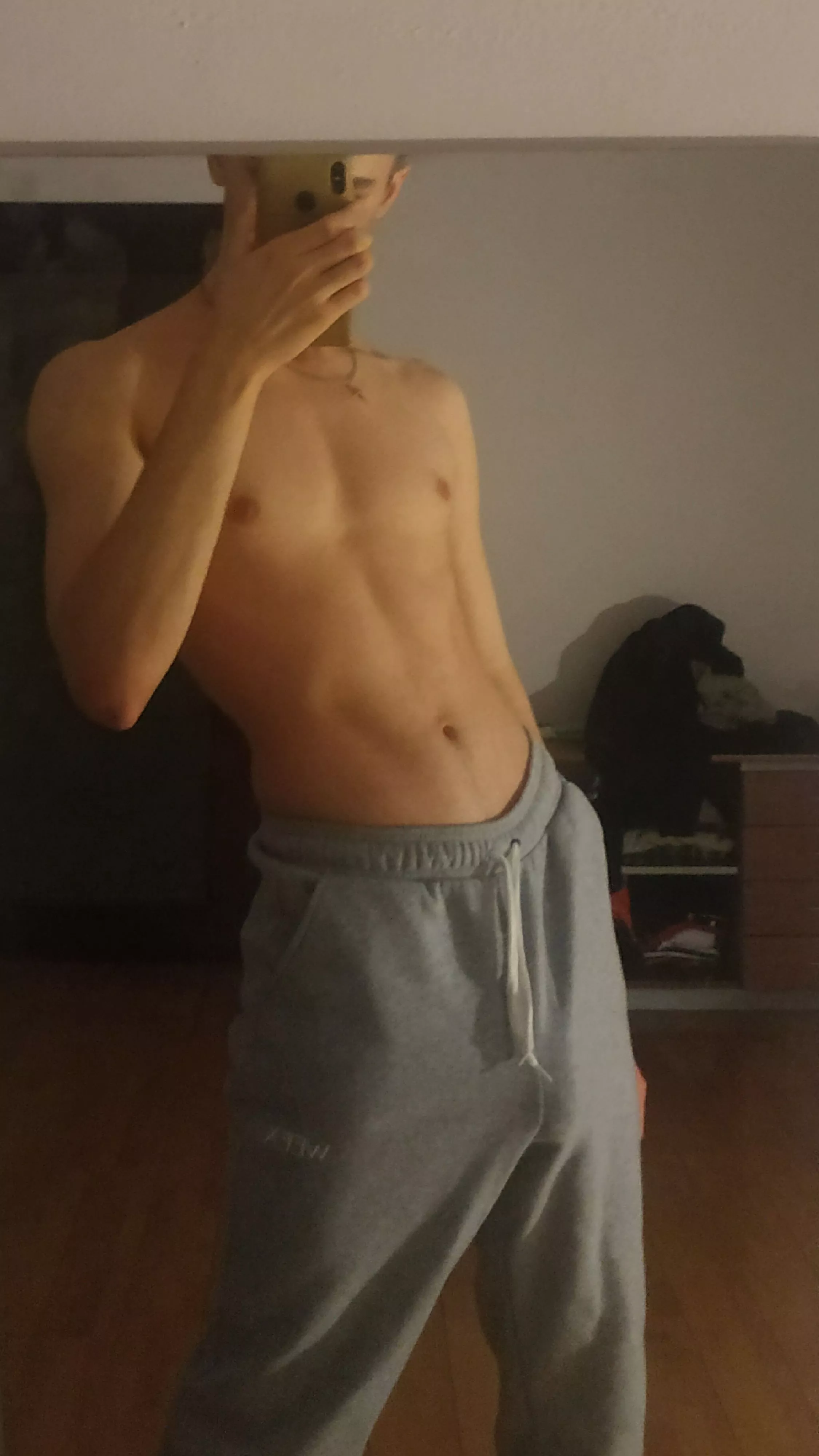 18 yo, would you subscribe to my of?