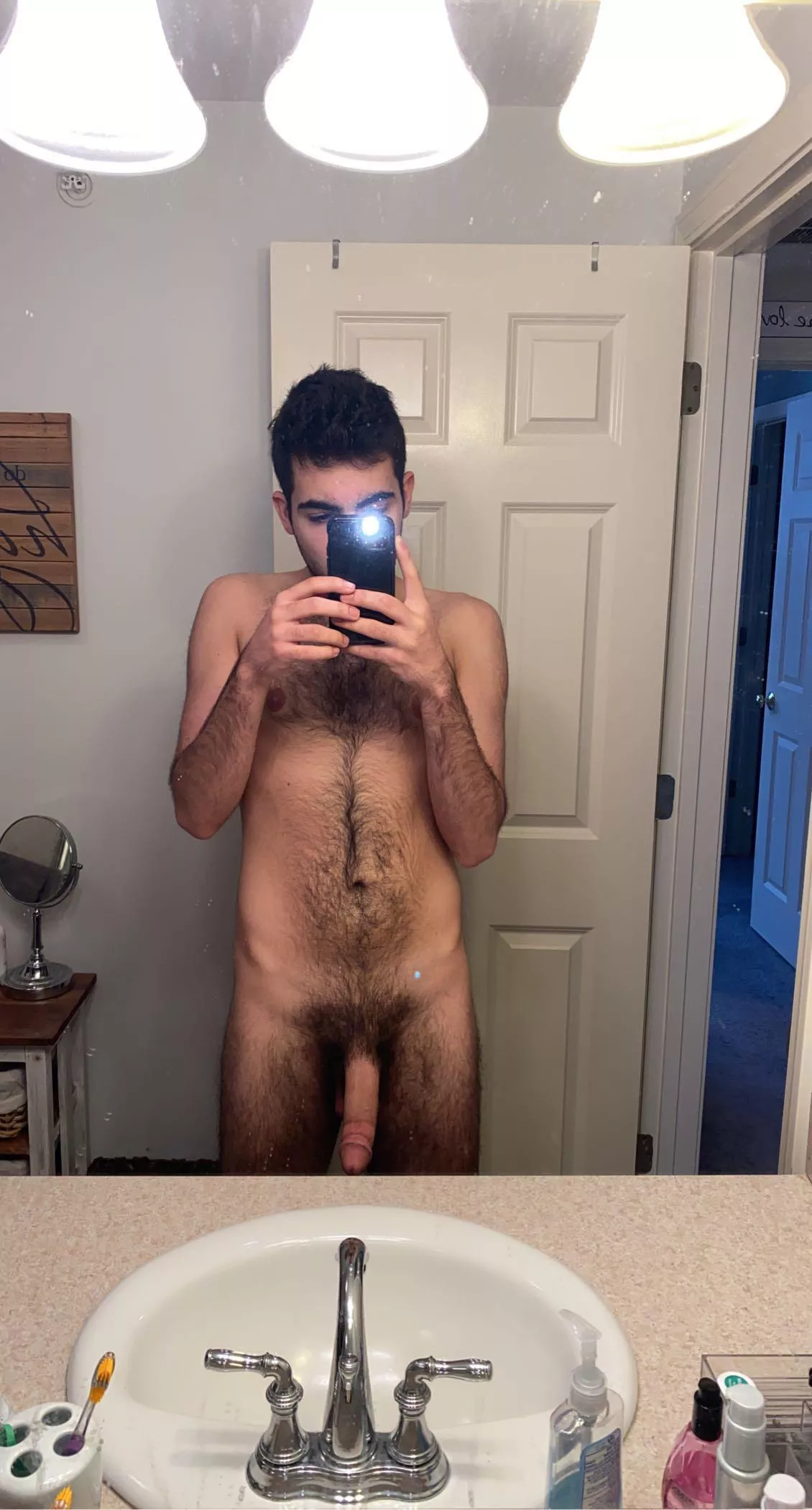 19 usa hairy horny… help me out lol