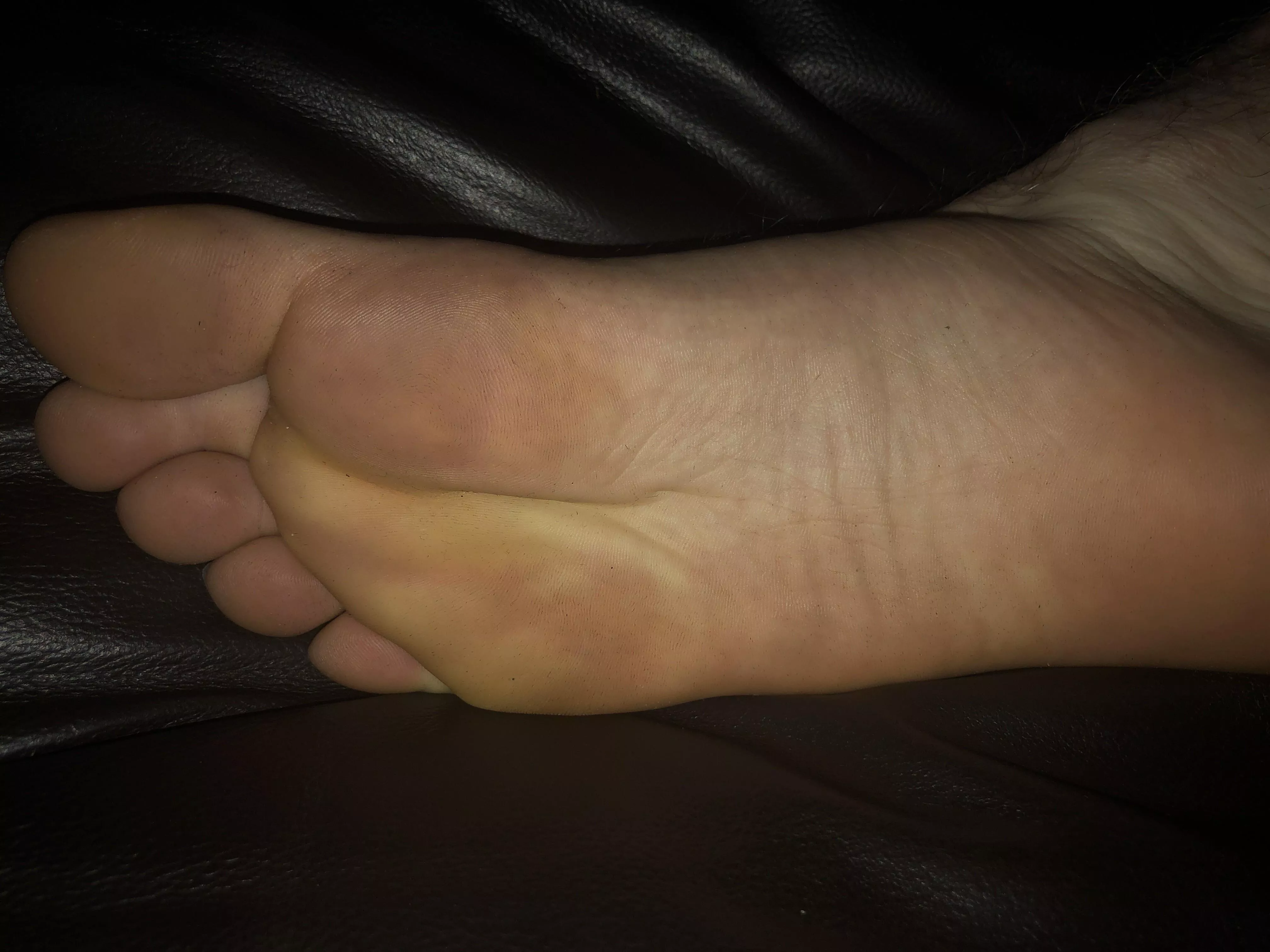 19m, come make me your foot slave. Snap: @j_doe6839, really submissive, love being degraded and praised ;) come hypnotize me with your soles