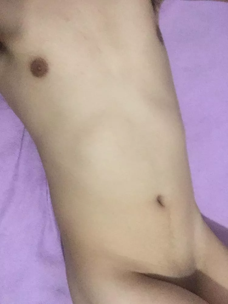 20 m asian bottom twink. 😜 who wants some?