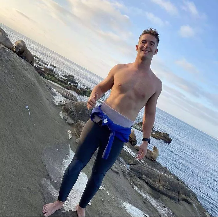 20 year old twinky hunk Powell at a California beach. 😍🥰