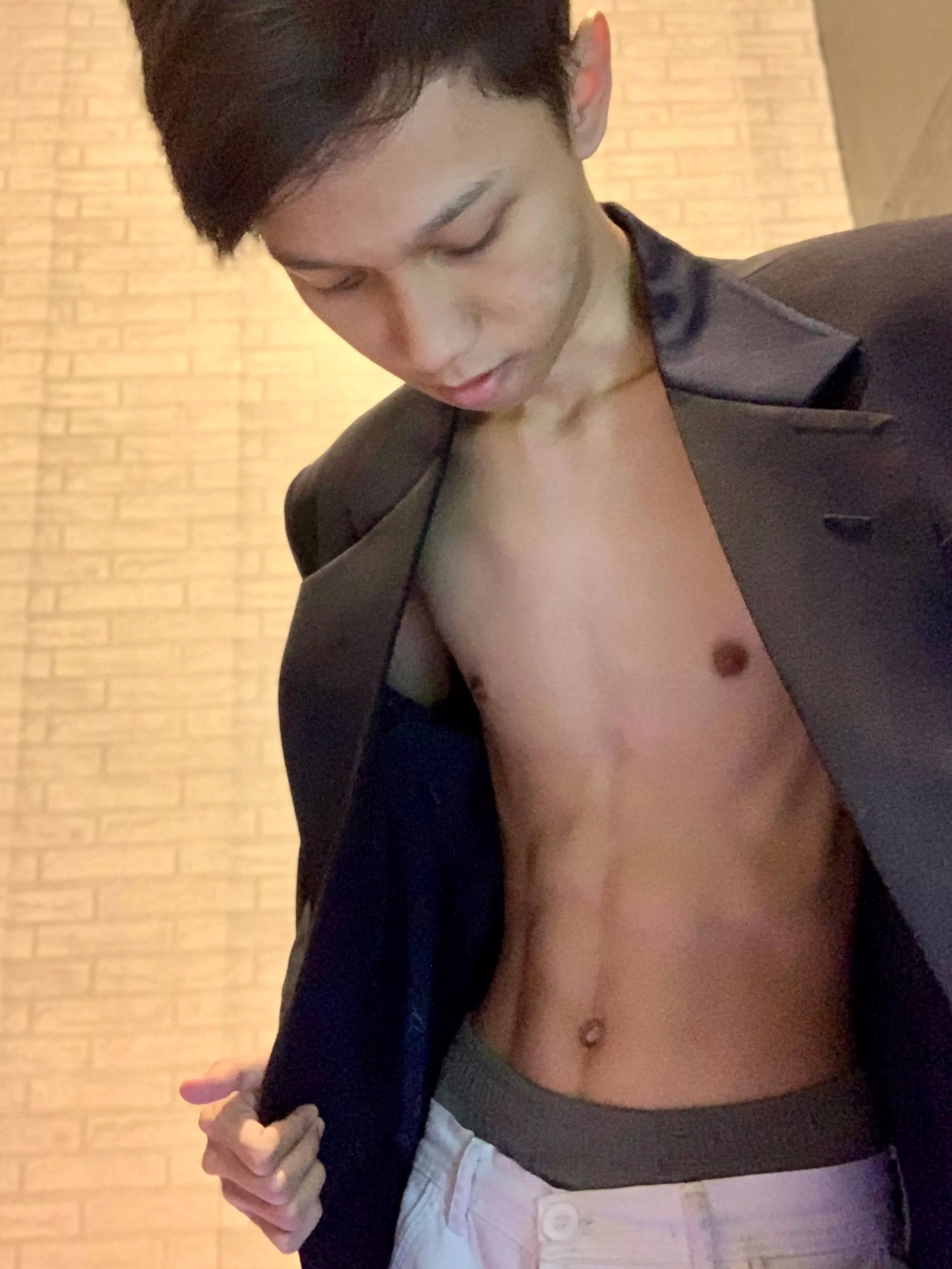 20yo boi with little abs in a suit 😈