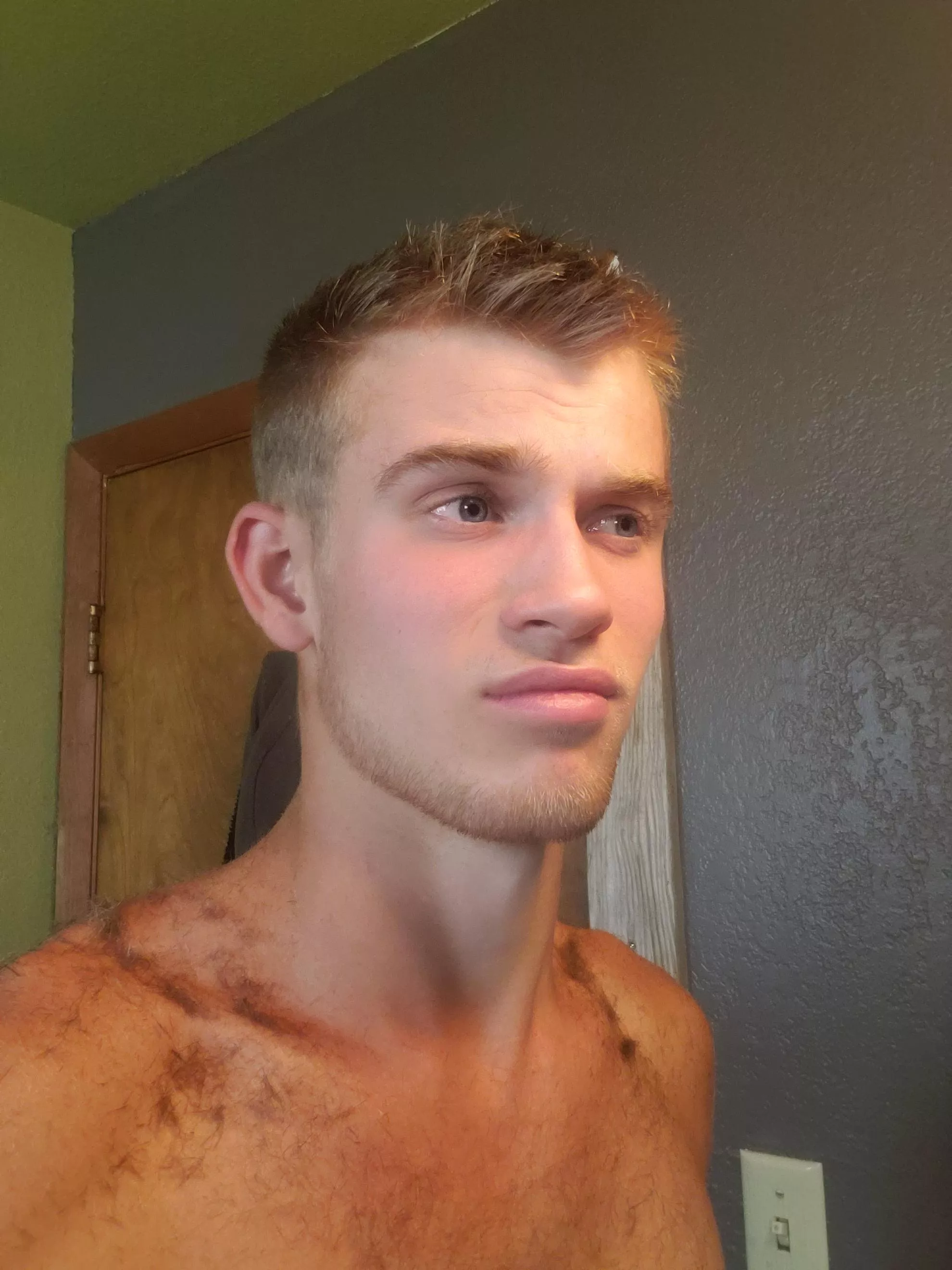 [21] First self-haircut.