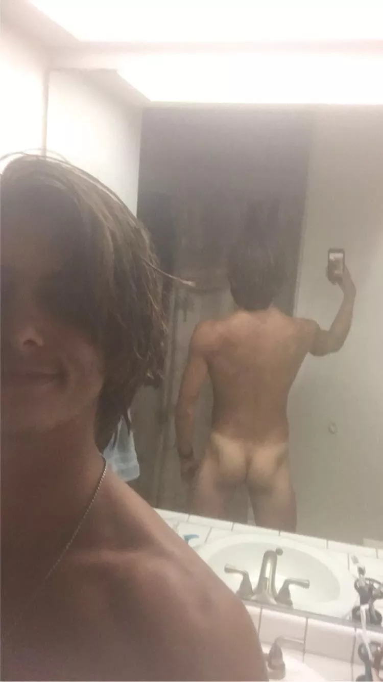 21 (M) from the back ;)