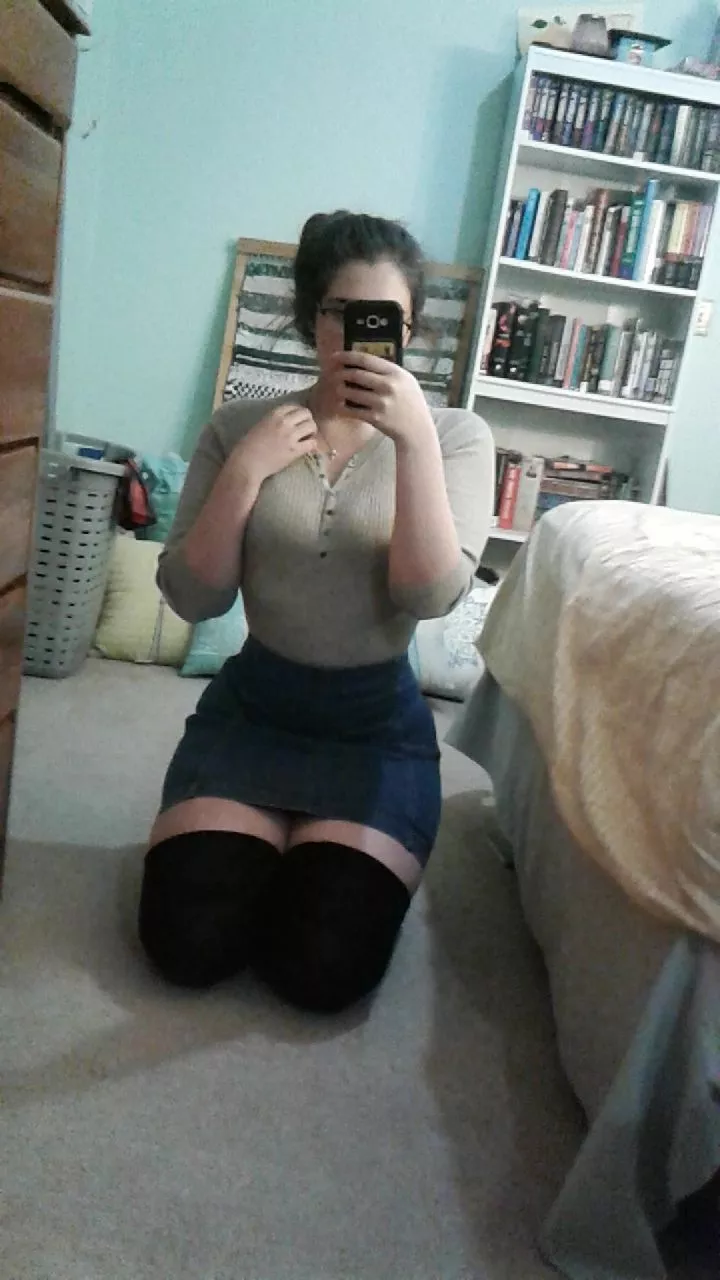 21F Does this outfit make me look innocent or slutty?