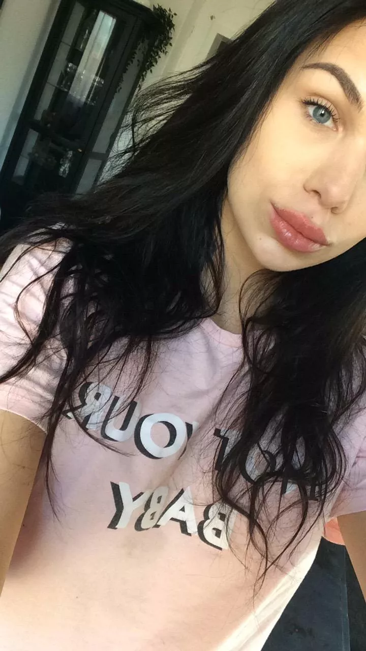 22 [F4M]Chat and fun and talk on my k1k AnnMiller010 upvote for a suprise🥳🥳