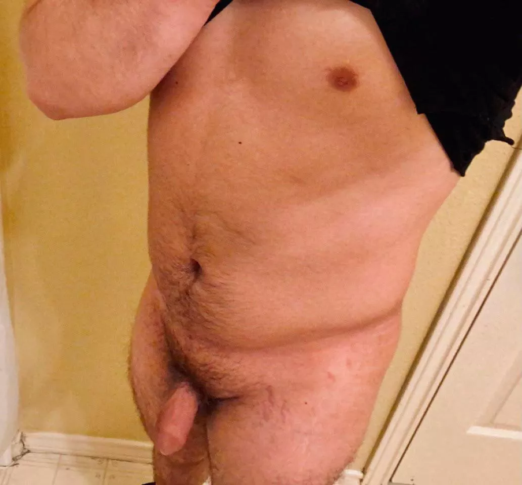 22 hairy stocky chaser with small cock looking to compare cocks and jerk off with chubs on snap