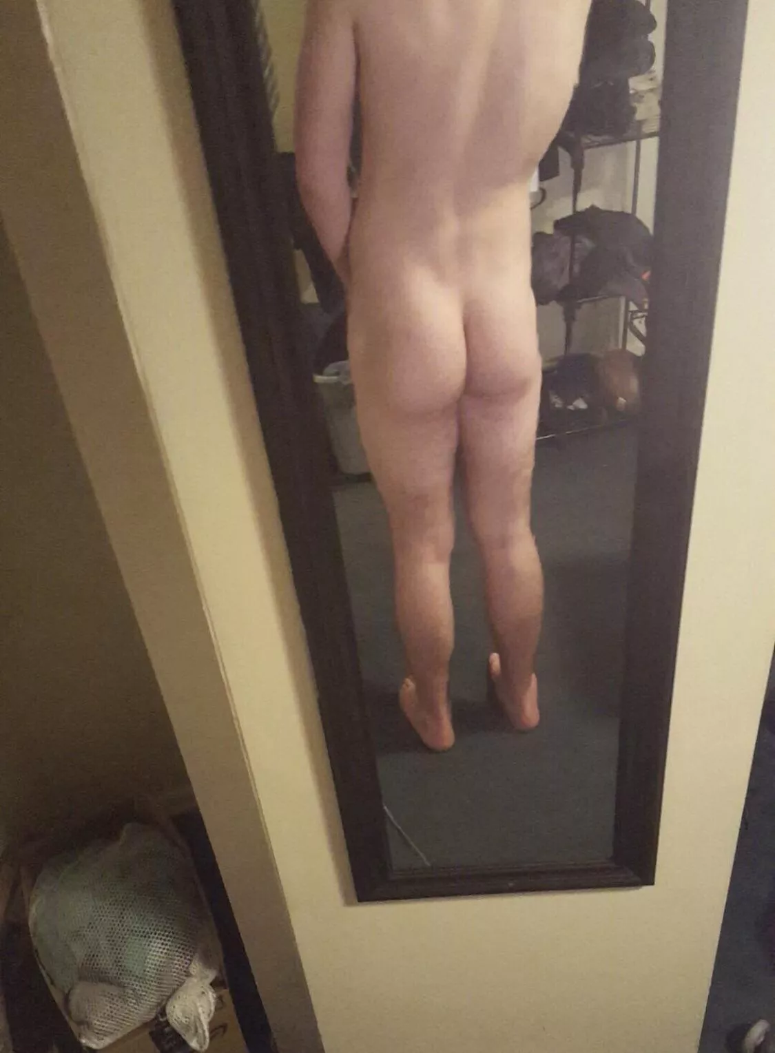 22 muscle jock with gf looking to get turned into a sissy by a Dom. Big cocks and toys ++++ size queen in the making. Prefer 18-28. I have more pics. Hmu