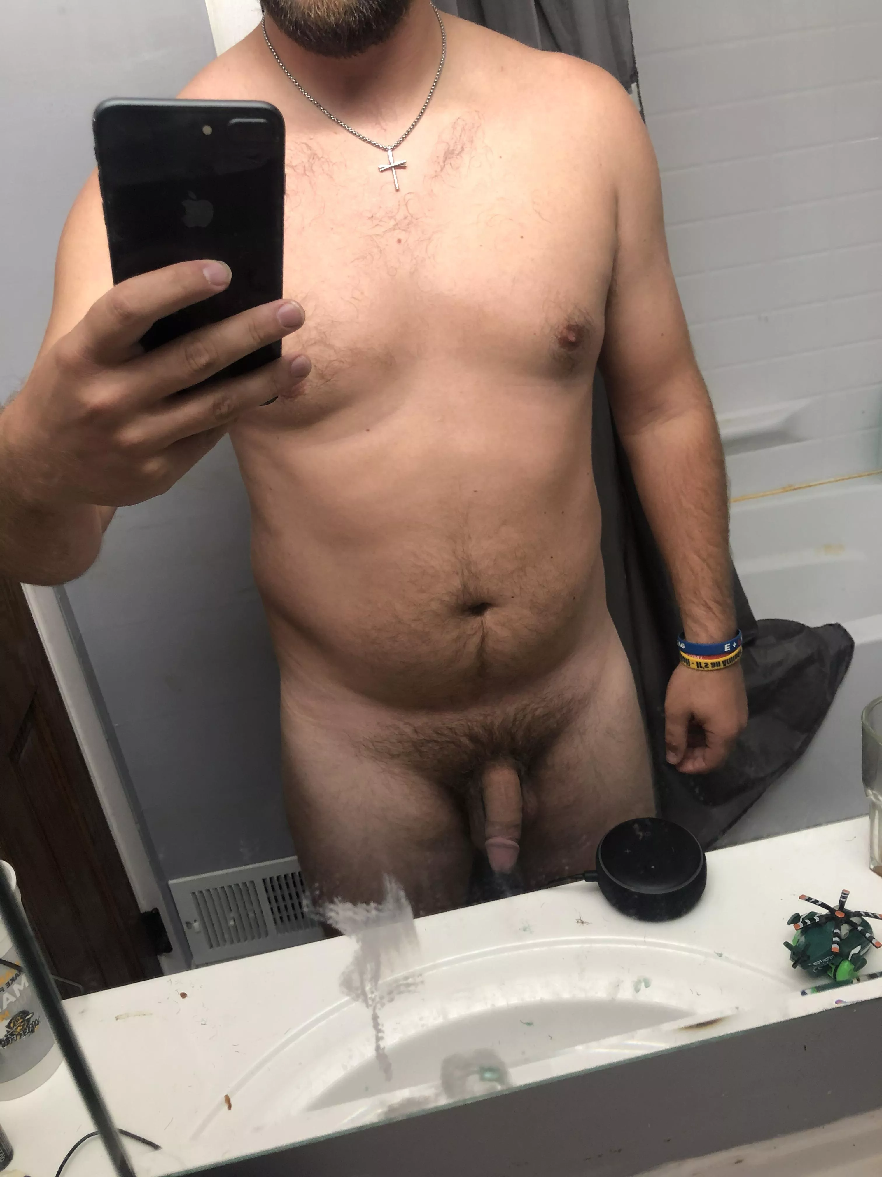 23 6â€™0â€ 195 mâ€¦just a normal nude looking for your opinions on this fine friday