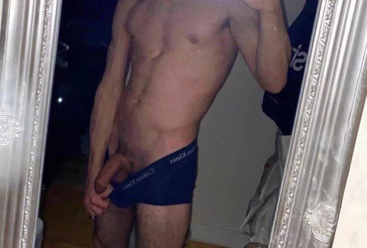 23 Australian just came back from the gym. Looking for gym bros,muscular guys to bust my 4 day load with on live usually no face. I precum heaps. Send Asl body pic. Pls be willing to cum live. Love muscles. Add:archdaniels2021