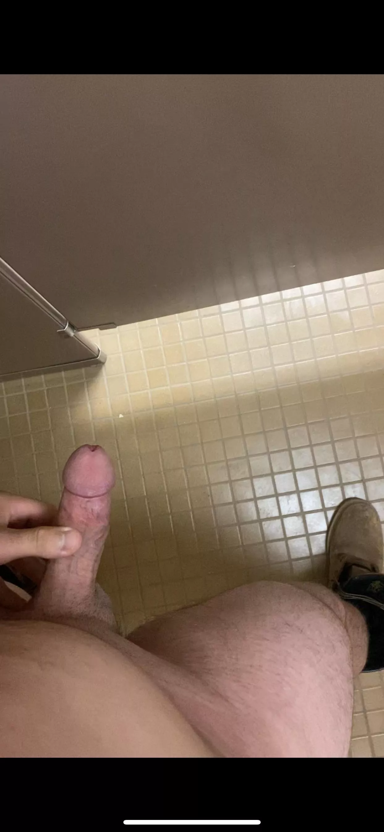 23, POV just my boots, jerking at work ðŸ˜‰