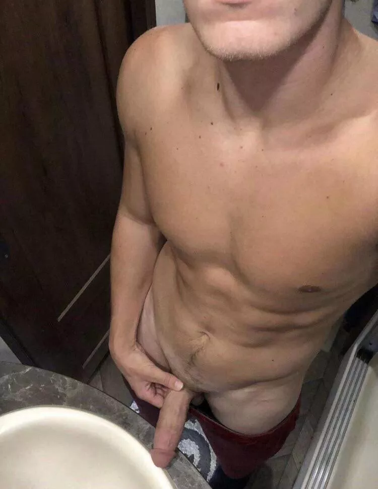 23m ex-college athlete (soccer) and current PhD student, subs HMU