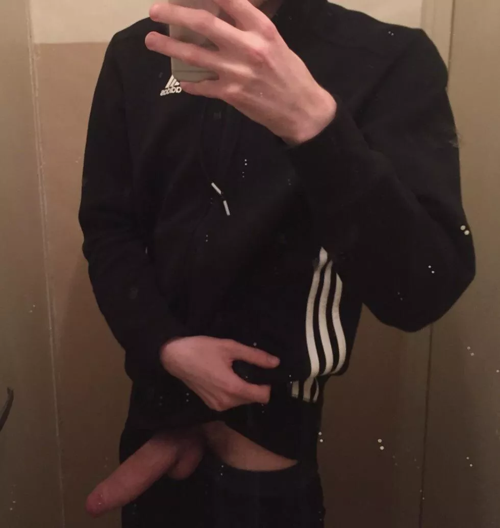 24 dutch with a boyfriend. Looking for fun with fit guys. Let me know if youâ€™re interested