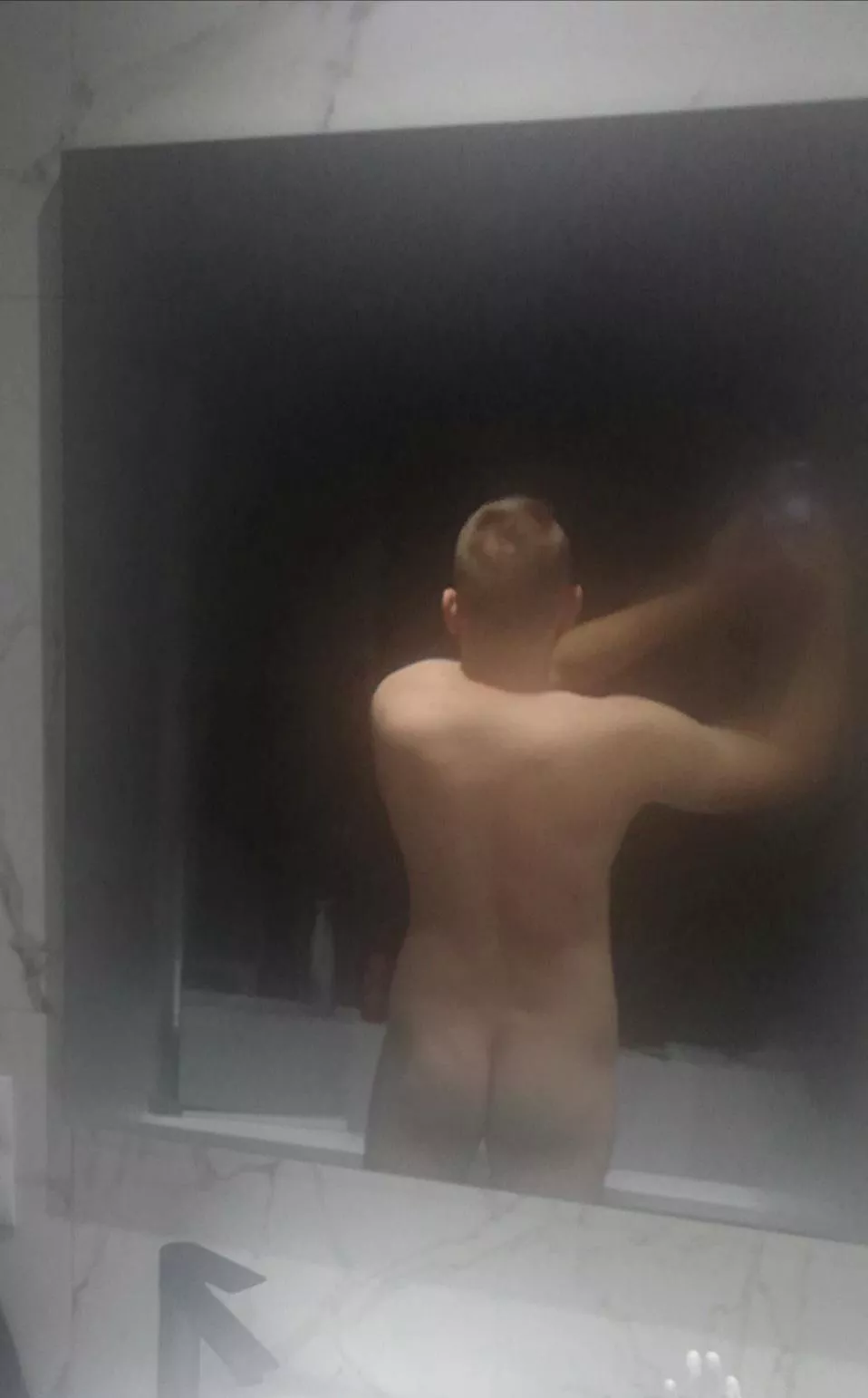 25[M] what do you think bout my back side?