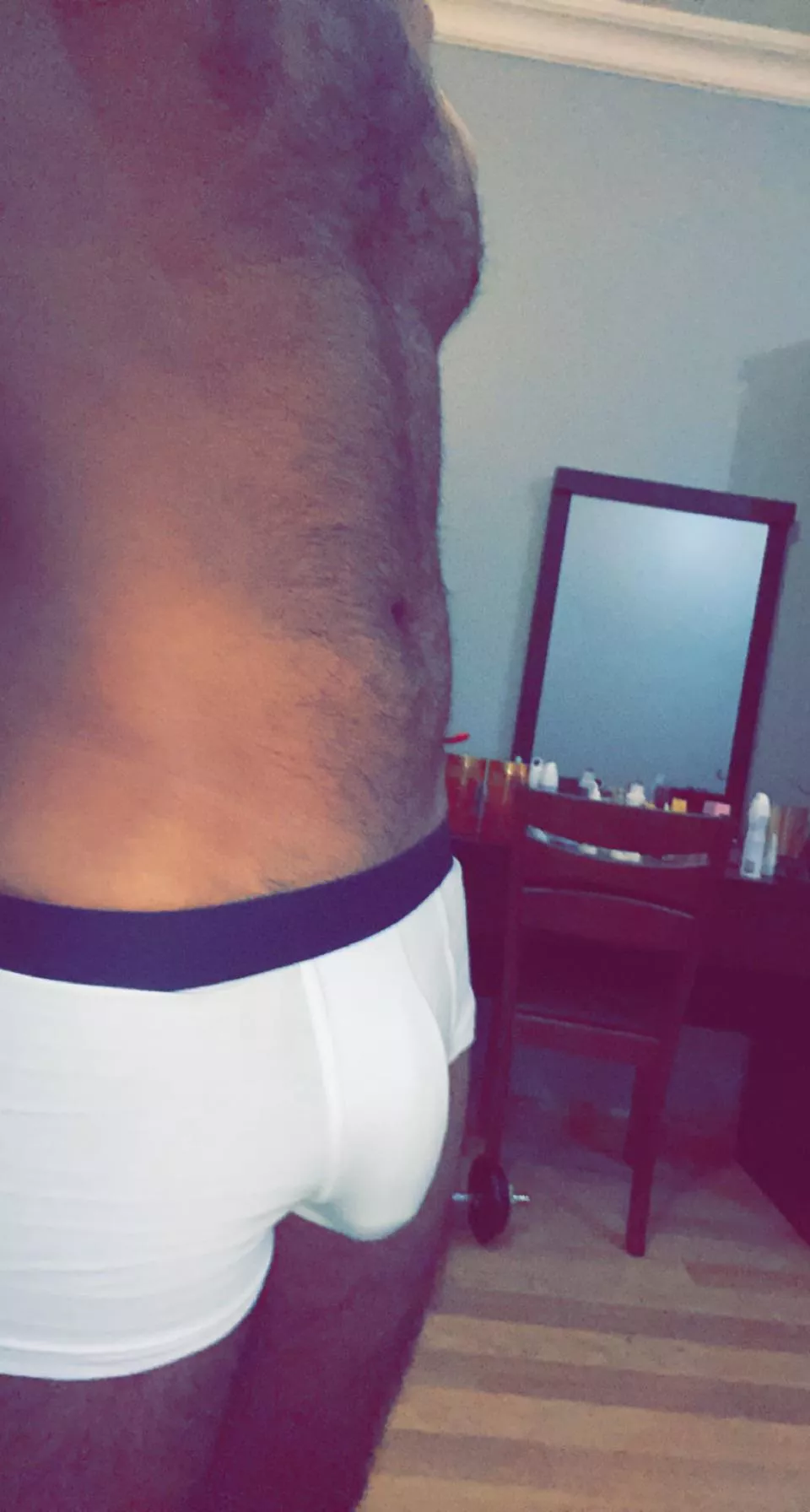 28 dom looking for a manly looking slave. Into role playing and being a slave to me