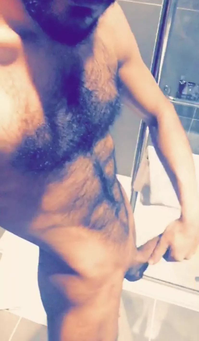 28 dom top for manly looking/acting slaves into role playing and any strange fantasy kik Rahaf_1475756