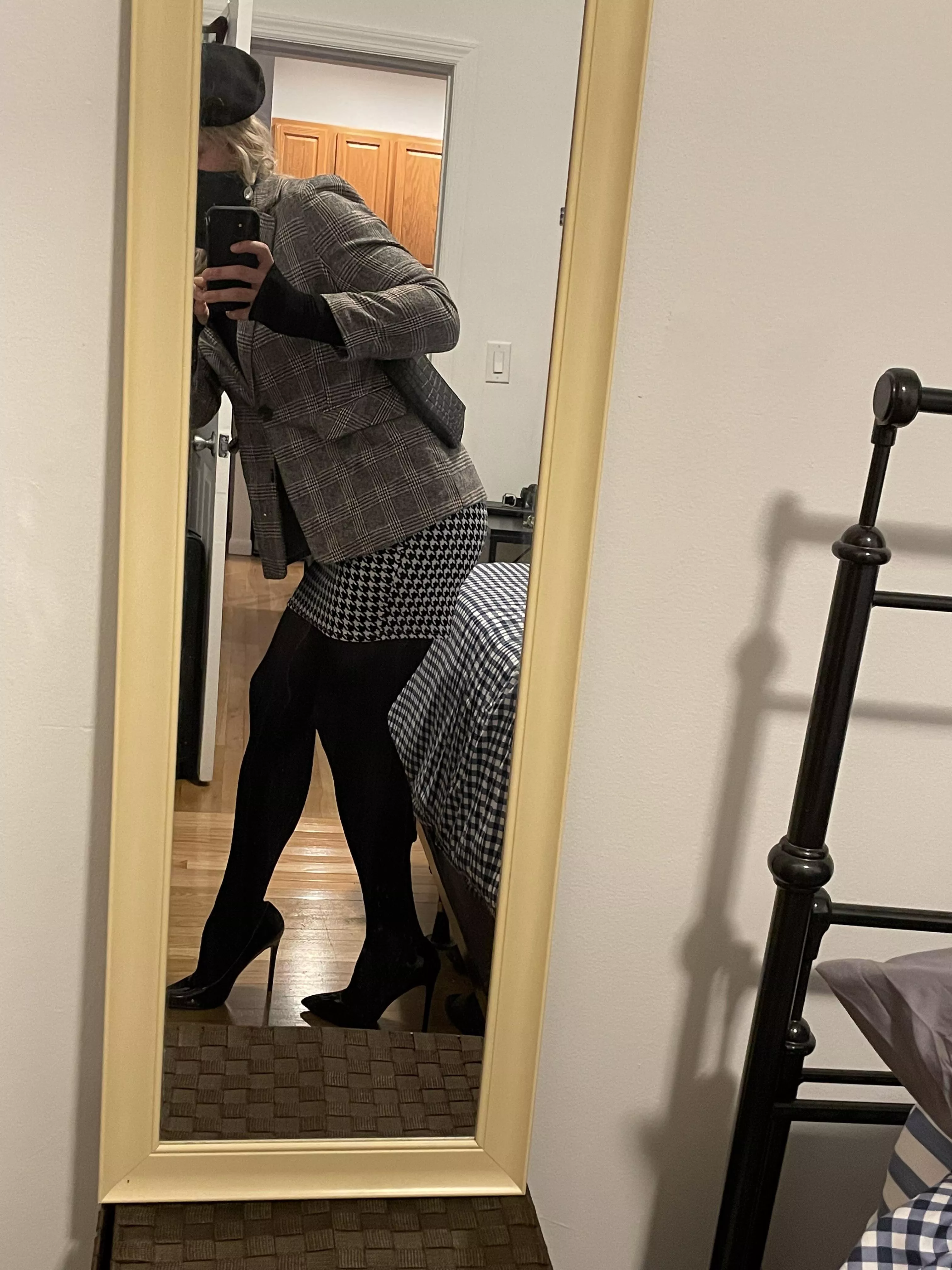 29 NYC Sissy looking for sissy/ cd/ trans to come by my place right now