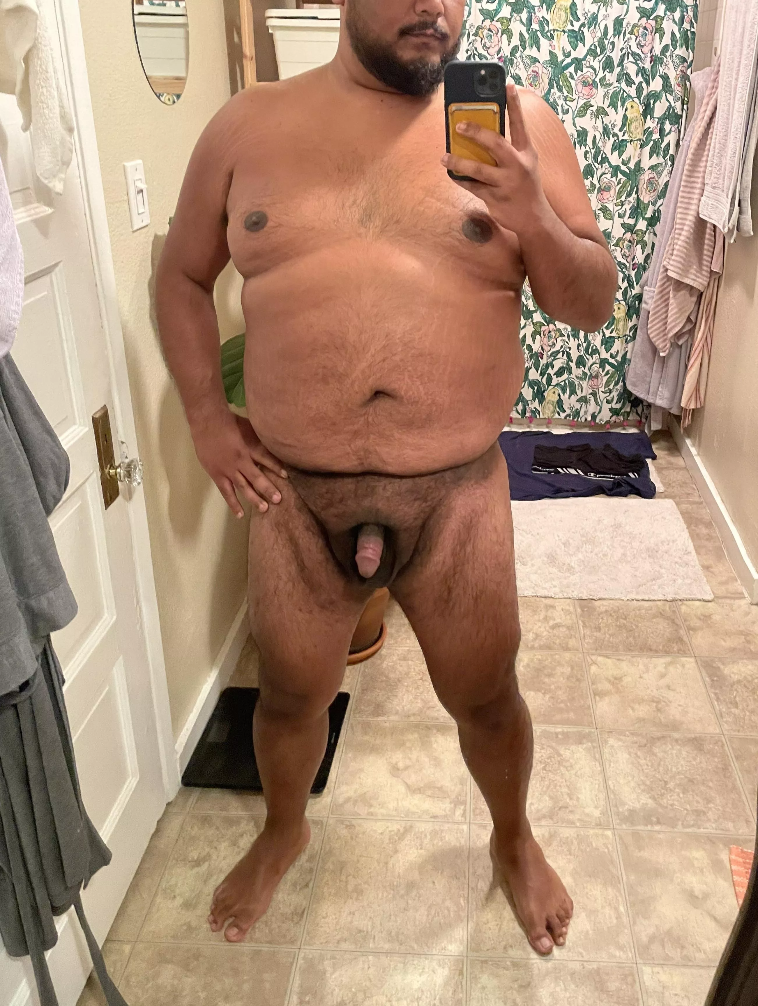 33, 280lbs, 6â€™1â€ Iâ€™ve really come to be much more comfortable with â€œnormalâ€ pics of my body. Still very much insecure, so continue to be the nice and accepting sub Iâ€™ve come to know and appreciate. Cheers ðŸ˜Š