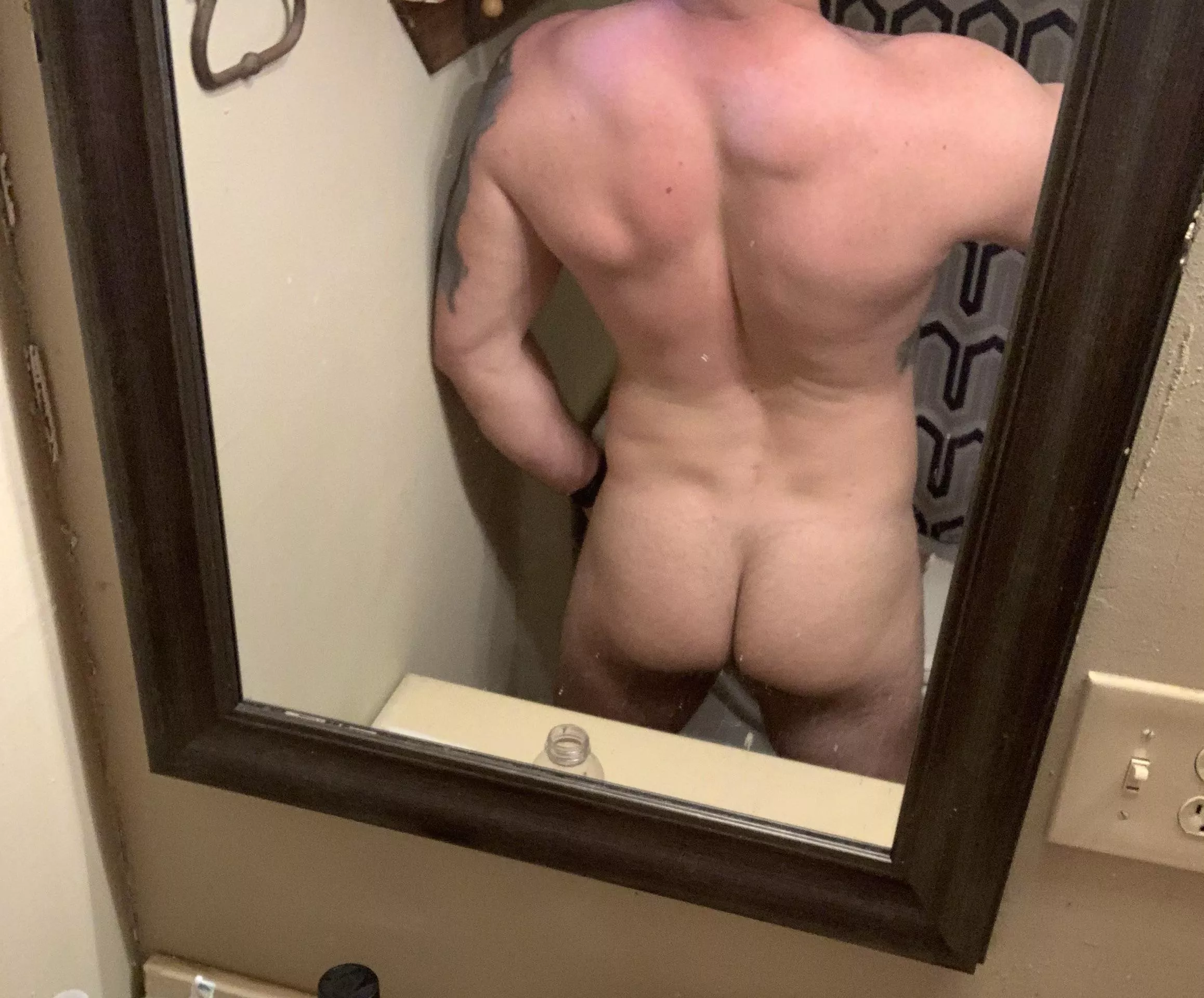 [33] squats