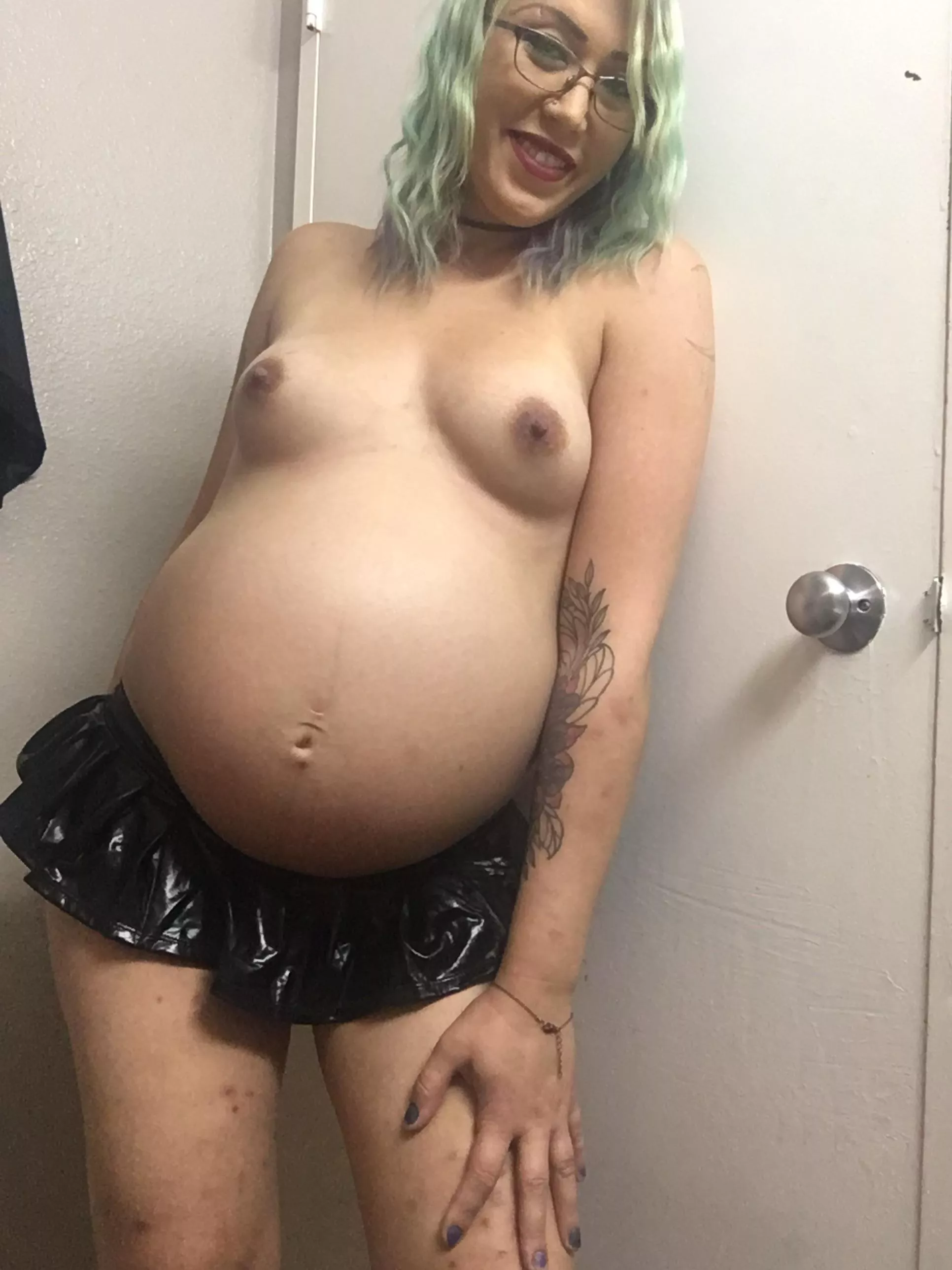 34 weeks today💥Dropbox•content & services available! Kik @ Alleycat7100