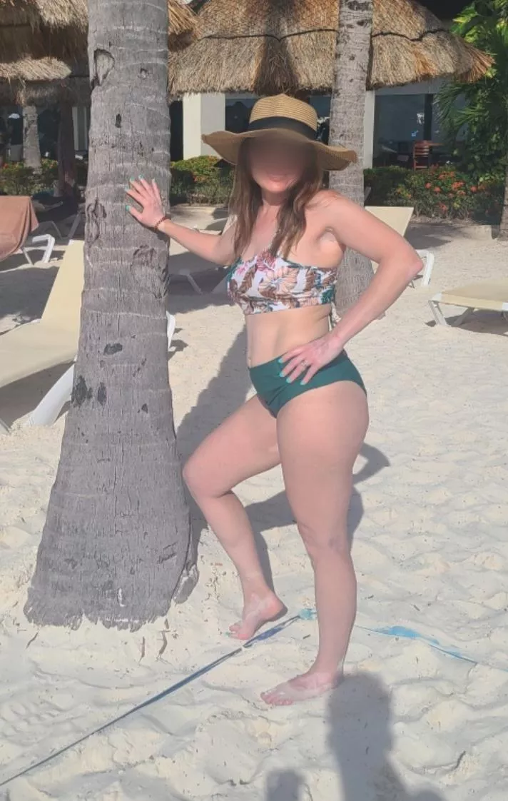 [34F] In Cancun without my hubby for first time. Alot of free time. What should I do? (OC)