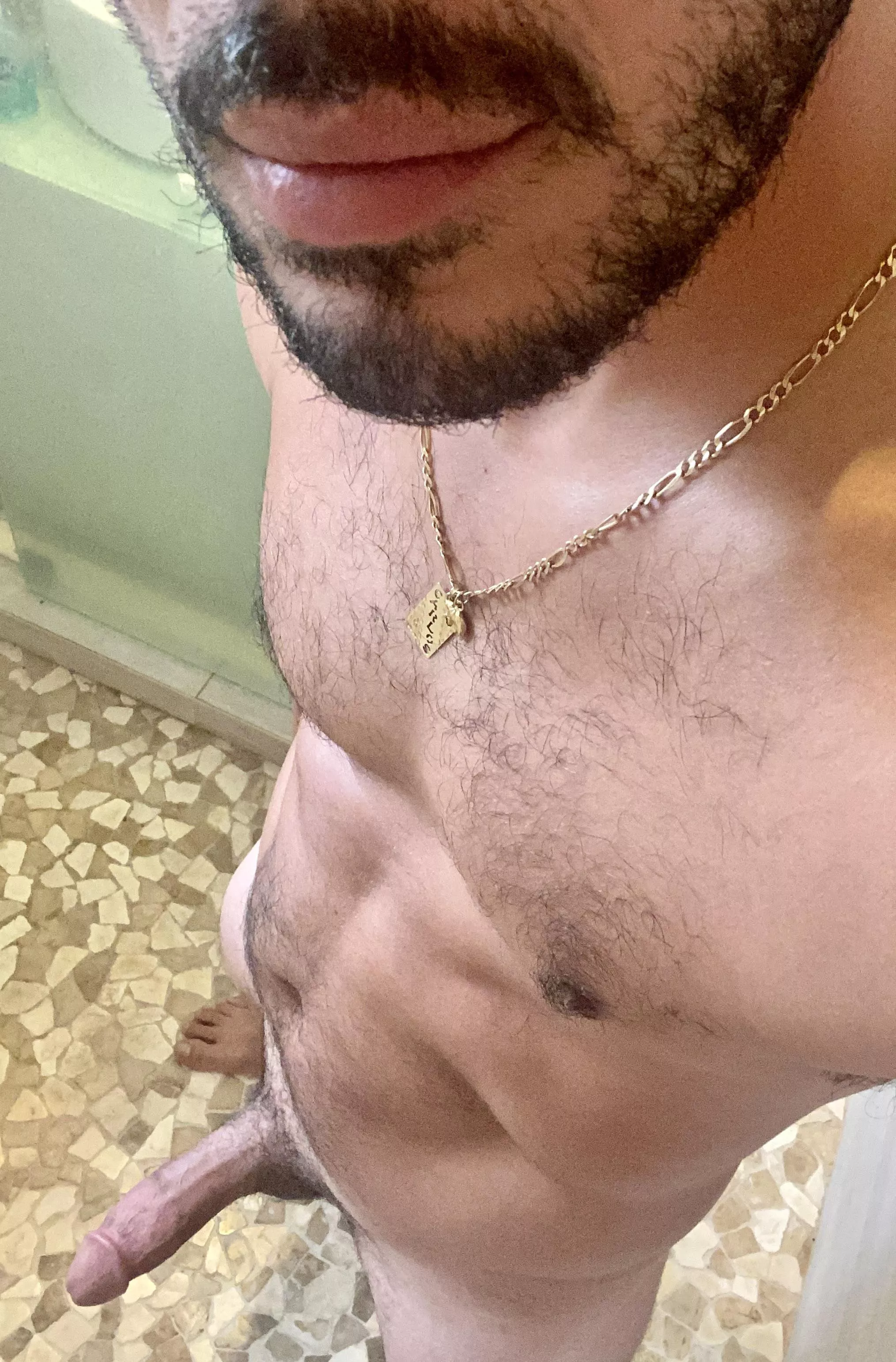 (35) Gold chain yes or no