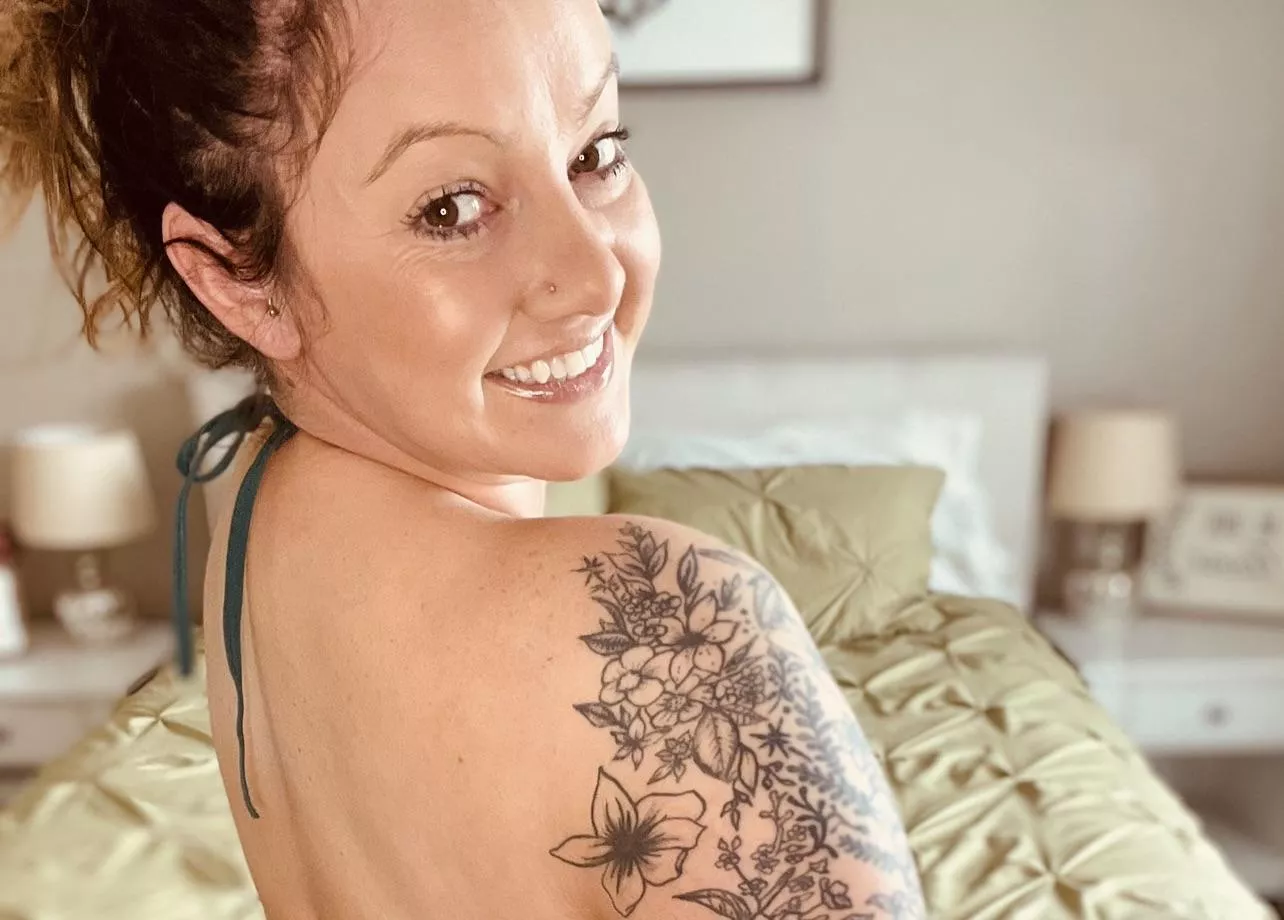 35 year old tattooed milf 🖤