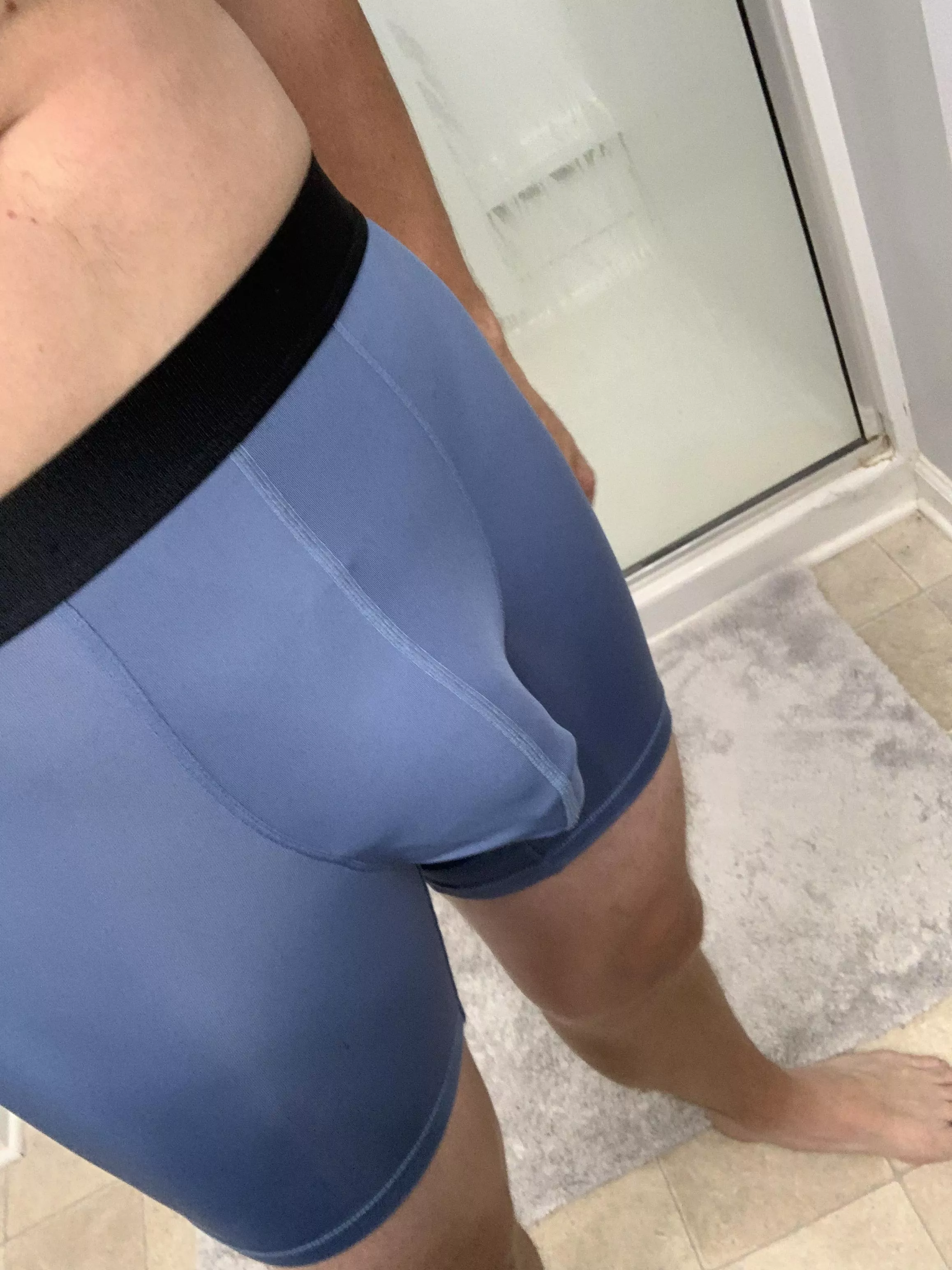 36 married and feeling this bulge this morningâ€¦DMs welcome