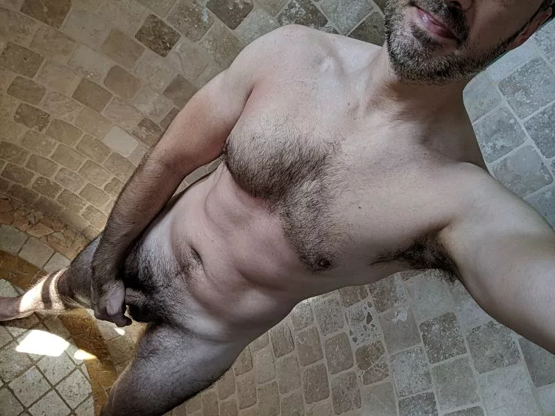 38 - Hello to the masculine guys out there, love to connect and share with ya. Feel free to send a message