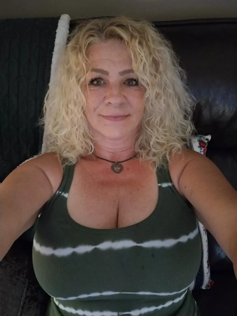 38DD MILF