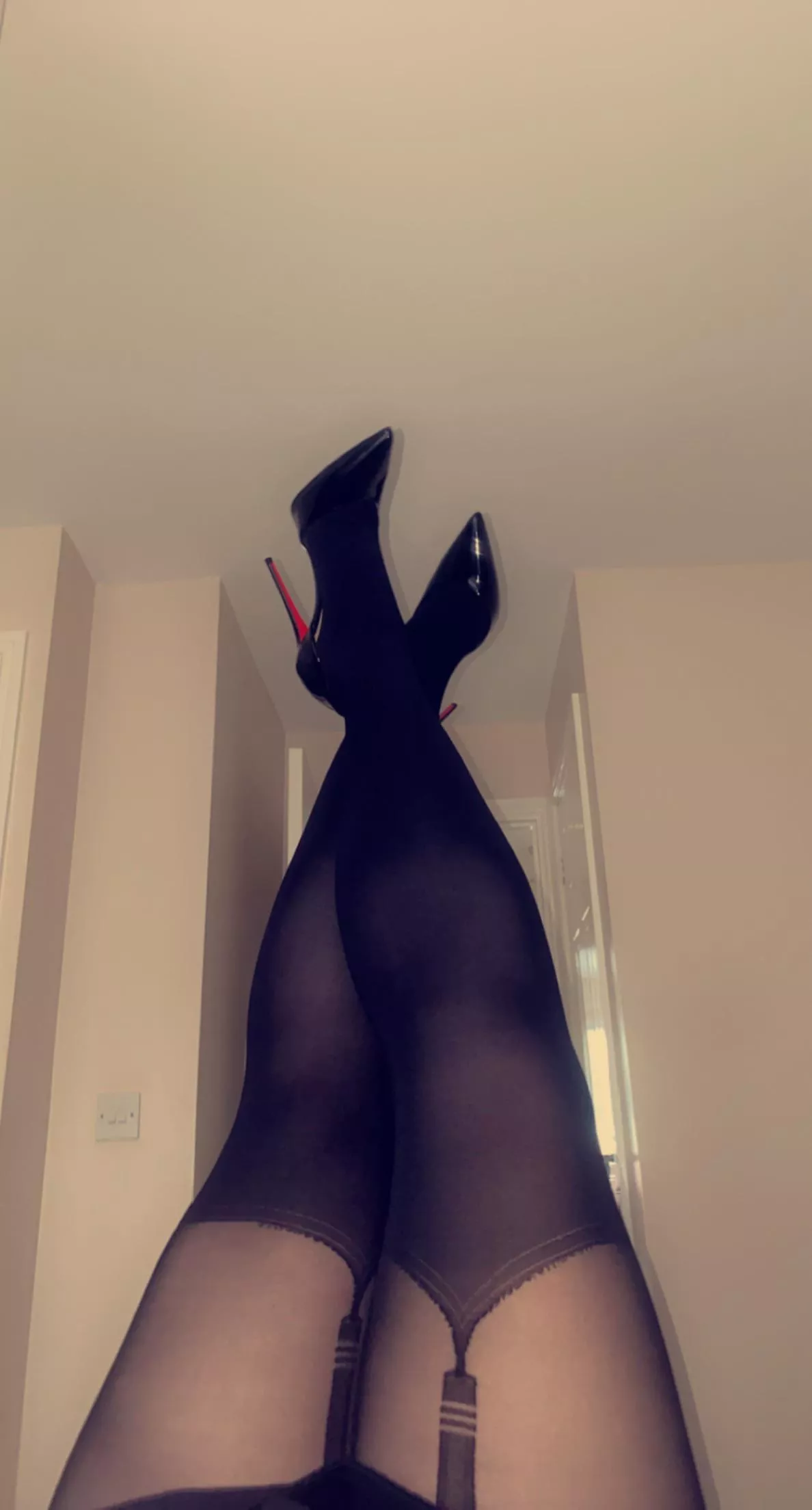 39 f - louboutins